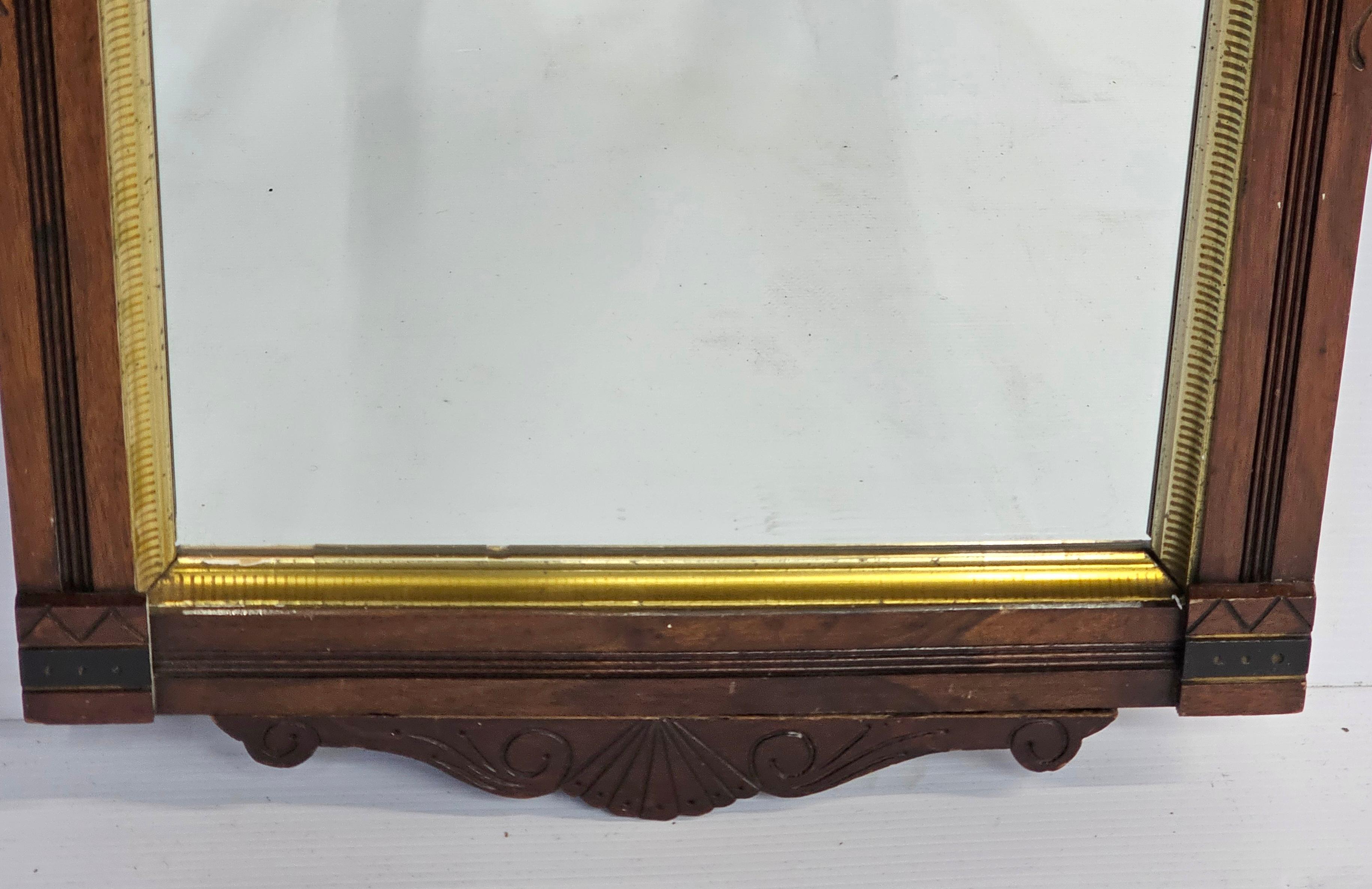 XIXe siècle 19ème siècle Victorien Eastlake Parcel Miroir Décoré en Doré avec Cadre en Noyer en vente