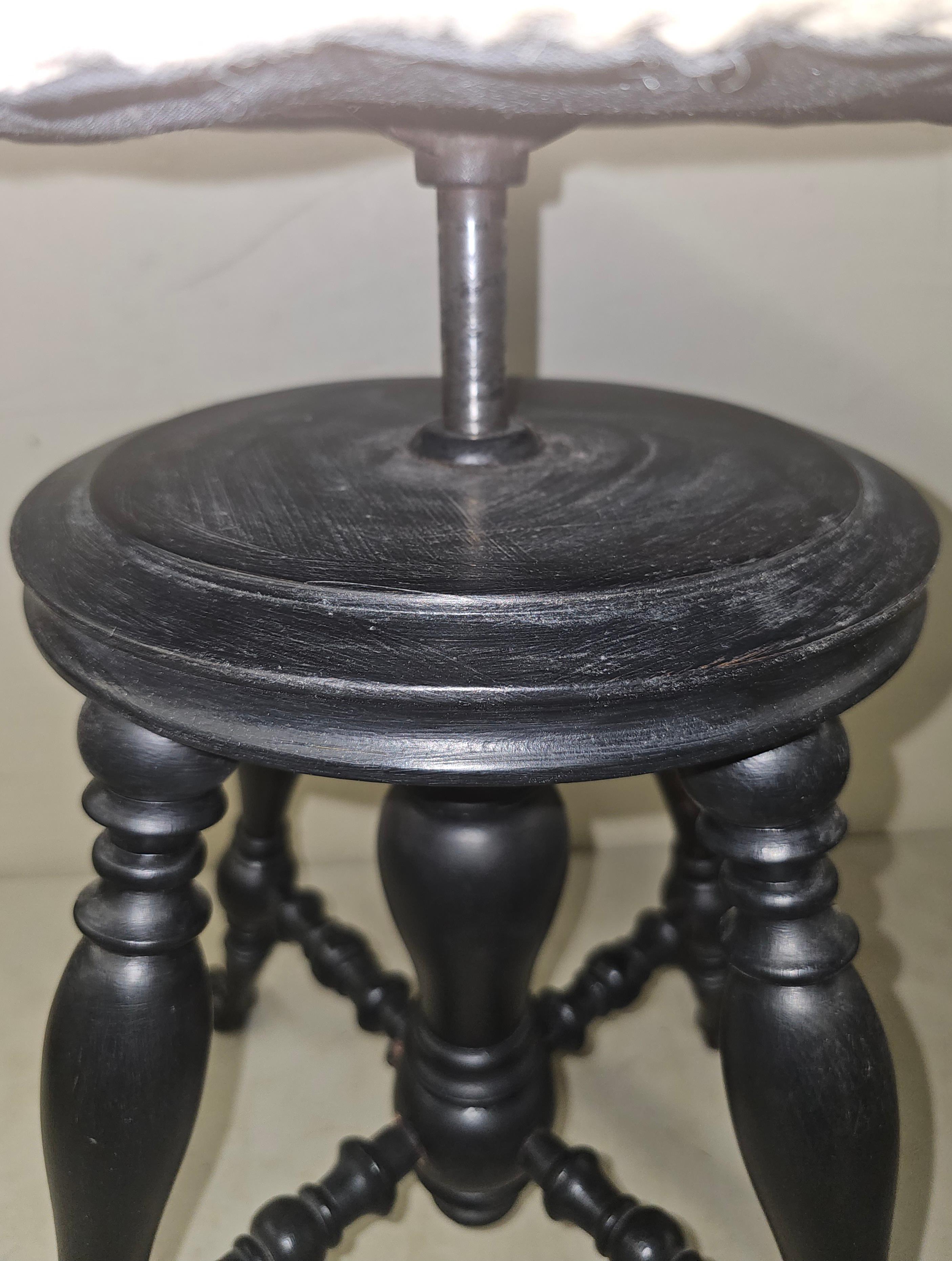 19th Century Victorian Ebonized Wood and Needlepoint Piano Stool In Good Condition For Sale In Germantown, MD
