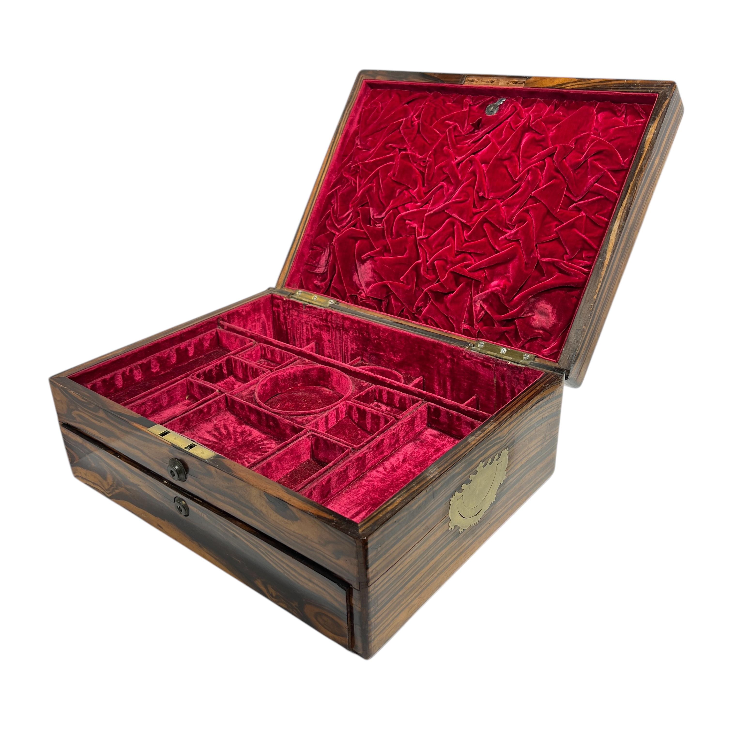 Ébène Boîte anglaise victorienne du 19ème siècle en bois d'ébène montée sur laiton en vente