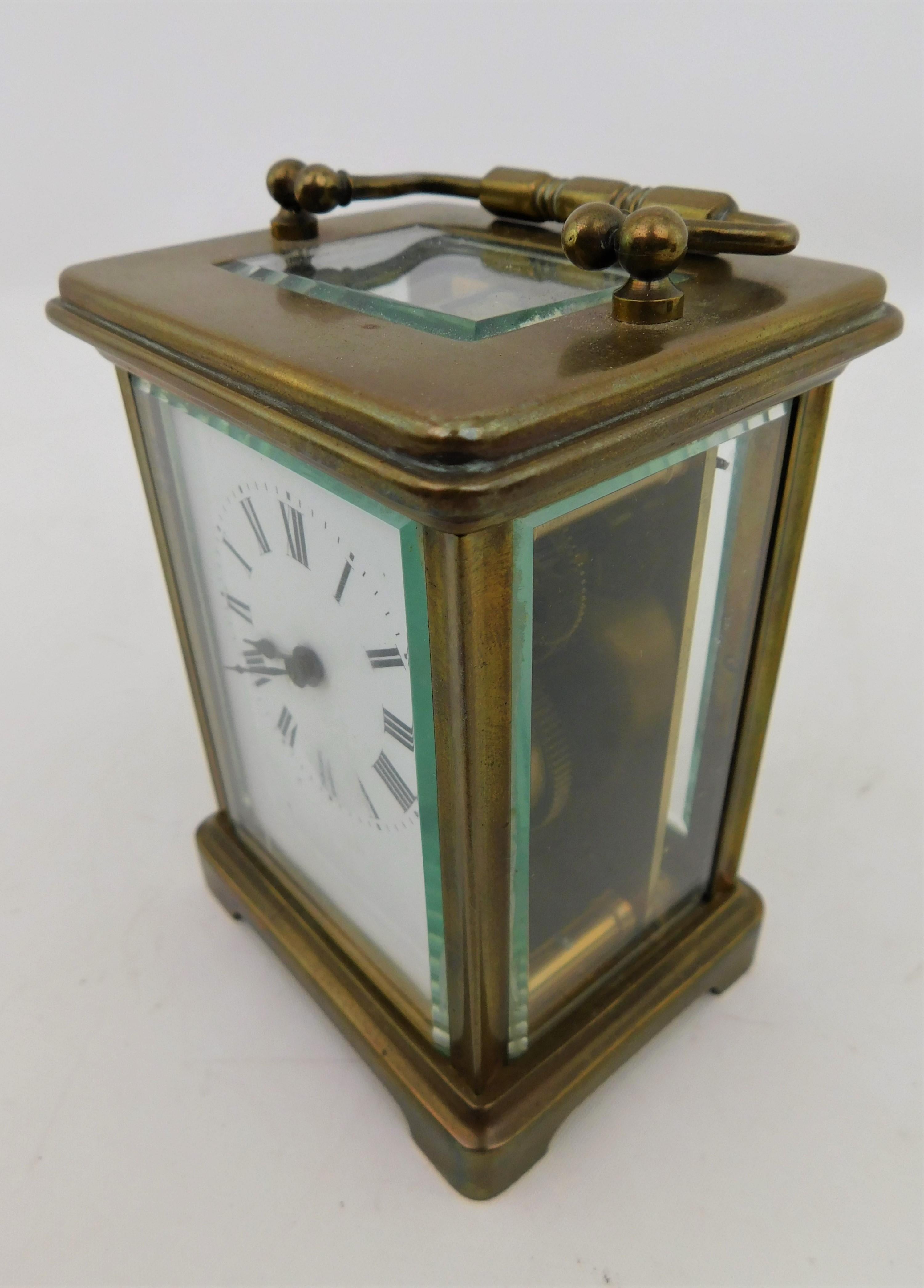 19th Century Victorian English Carriage Travel Clock in Leather Case with Key In Good Condition For Sale In Hamilton, Ontario