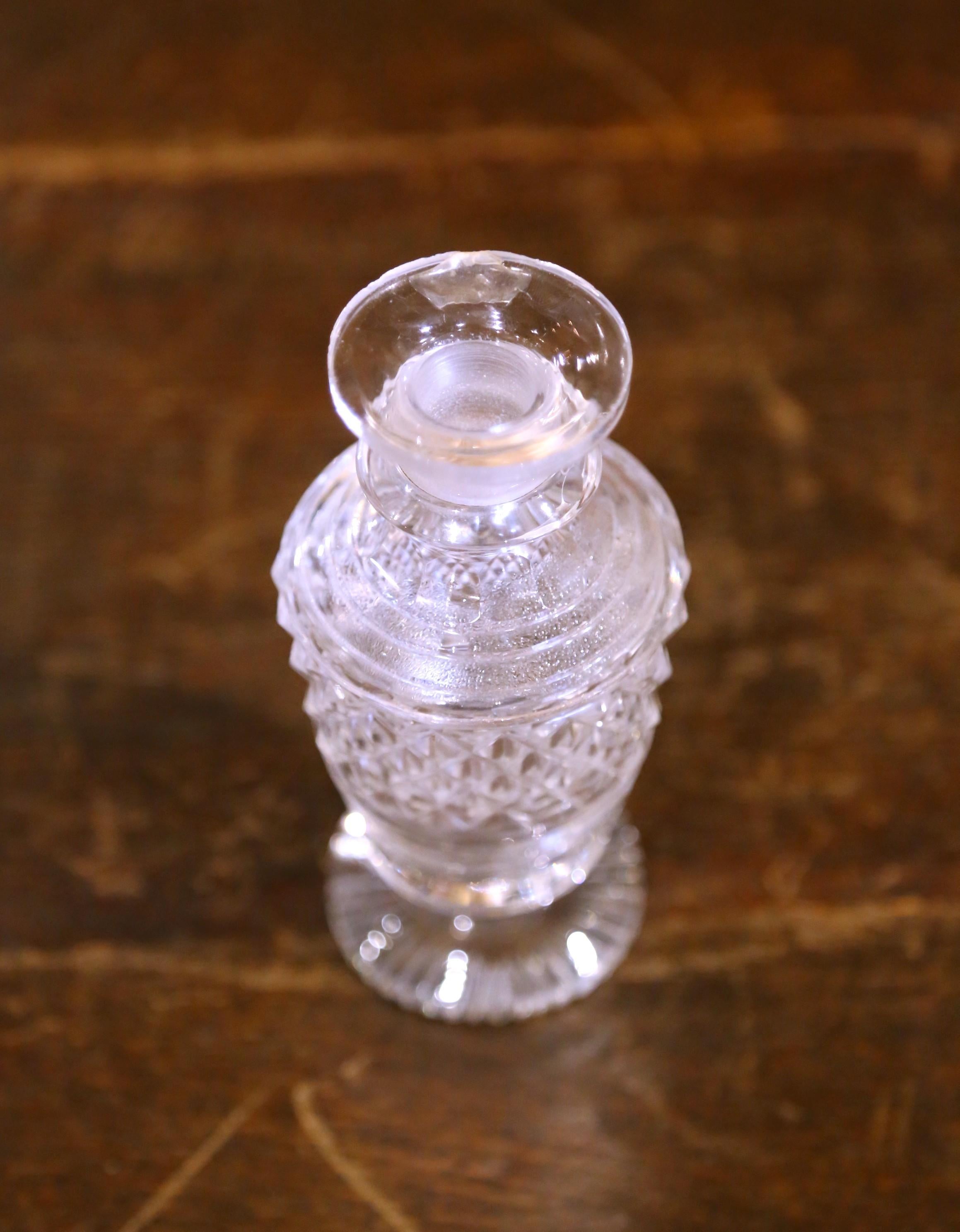 Ensemble de burettes anglaise victorienne du 19ème siècle en argent et cristal en vente 4