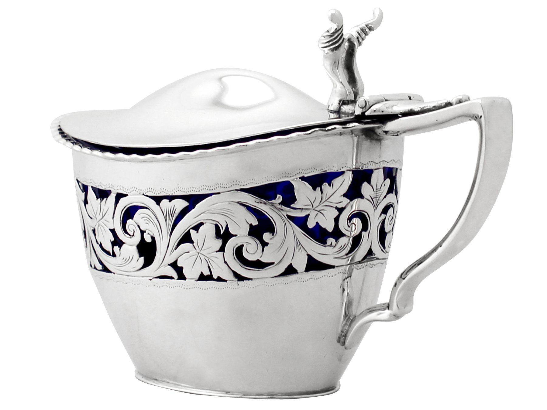 19th Century Victorian English Sterling Silver Mustard Pot In Excellent Condition For Sale In Jesmond, Newcastle Upon Tyne