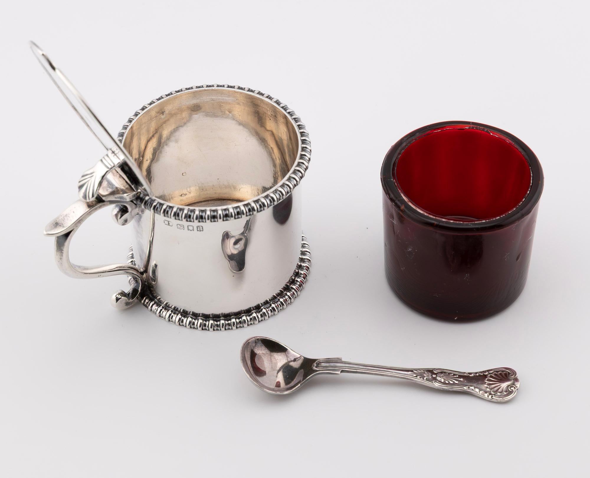 19. Jahrhundert viktorianischen englischen Sterling Silber Senftopf mit Deckel und Löffel (Sterlingsilber) im Angebot