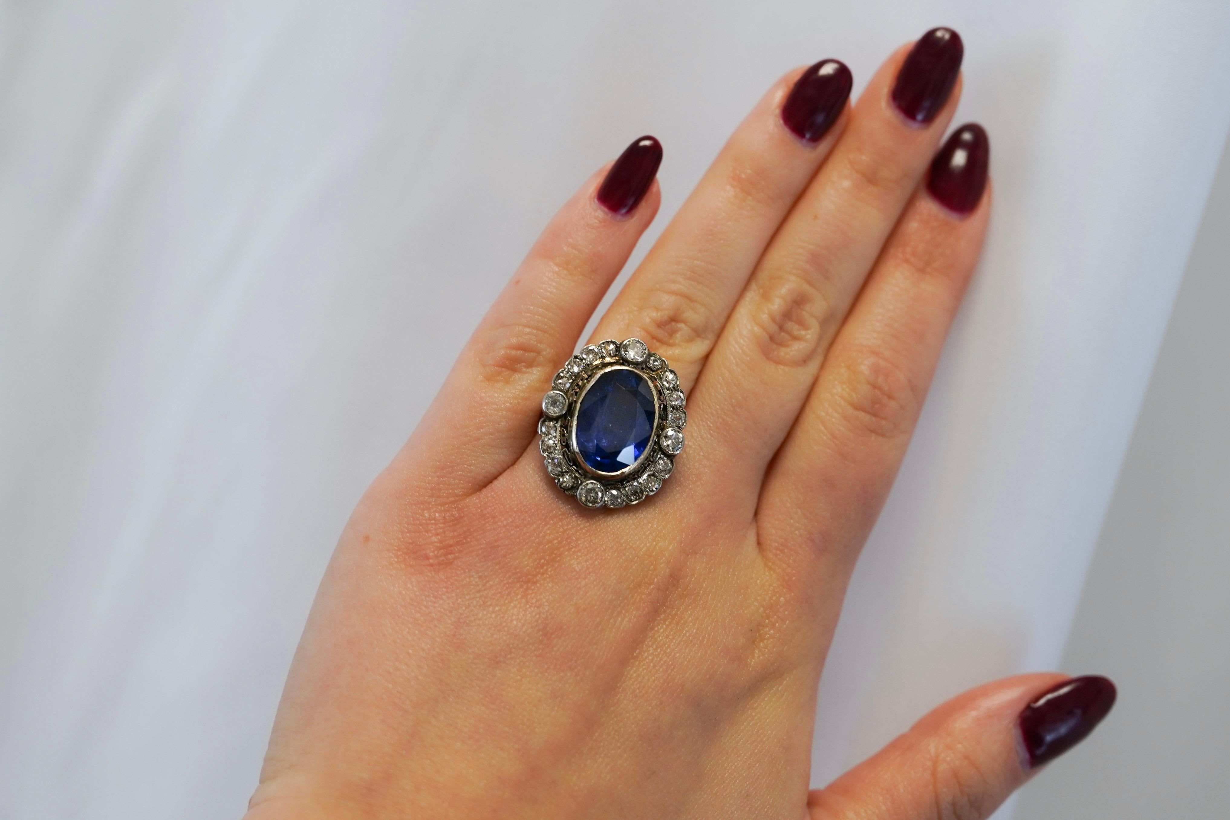 19th Century Victorian-Era 15 Carat Burma Oval-Cut Sapphire and Diamond Ring In Good Condition For Sale In Miami, FL
