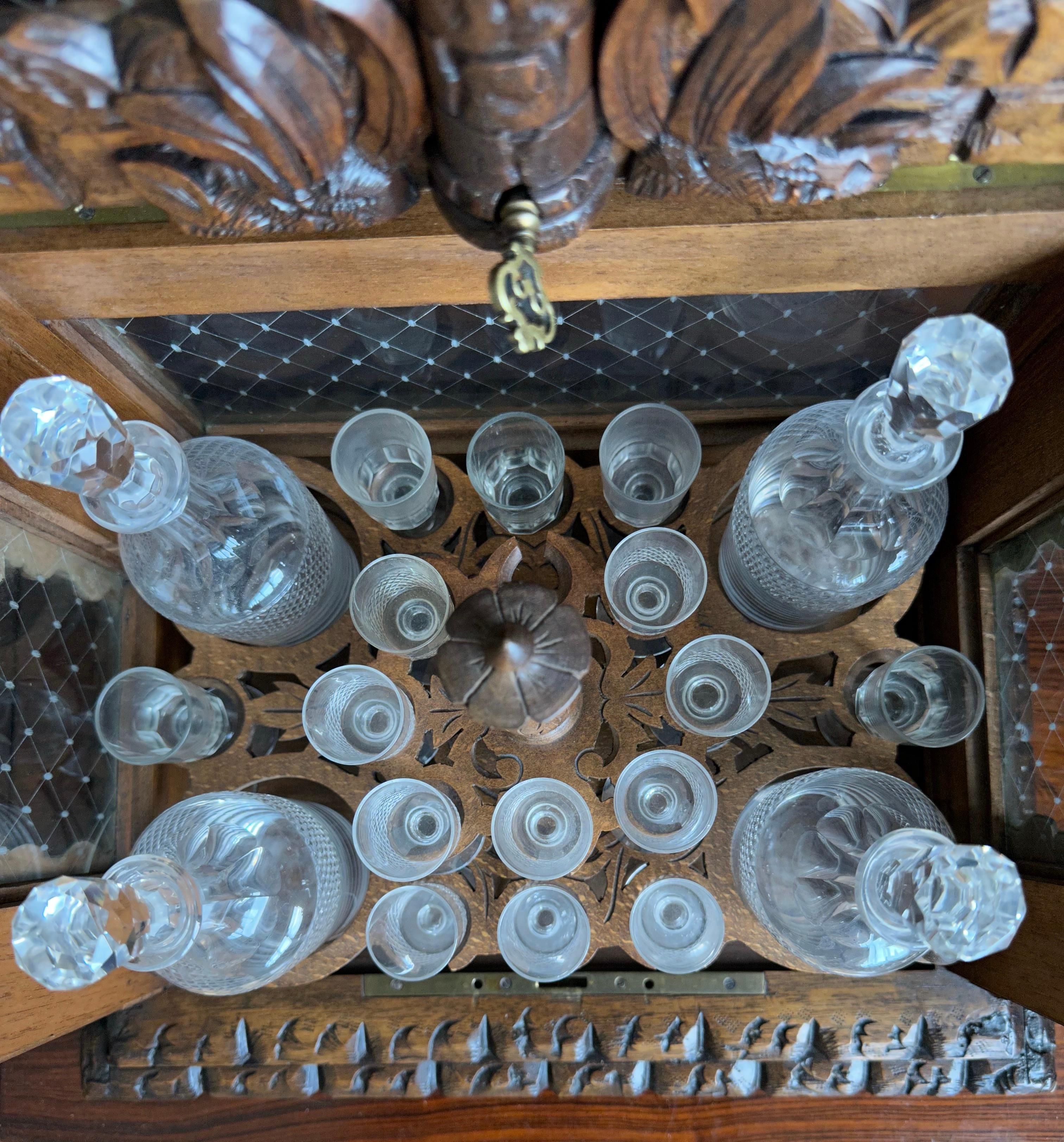 Tantale à liqueur de la forêt noire du 19e siècle de l'époque victorienne avec verres et carafes en vente 2