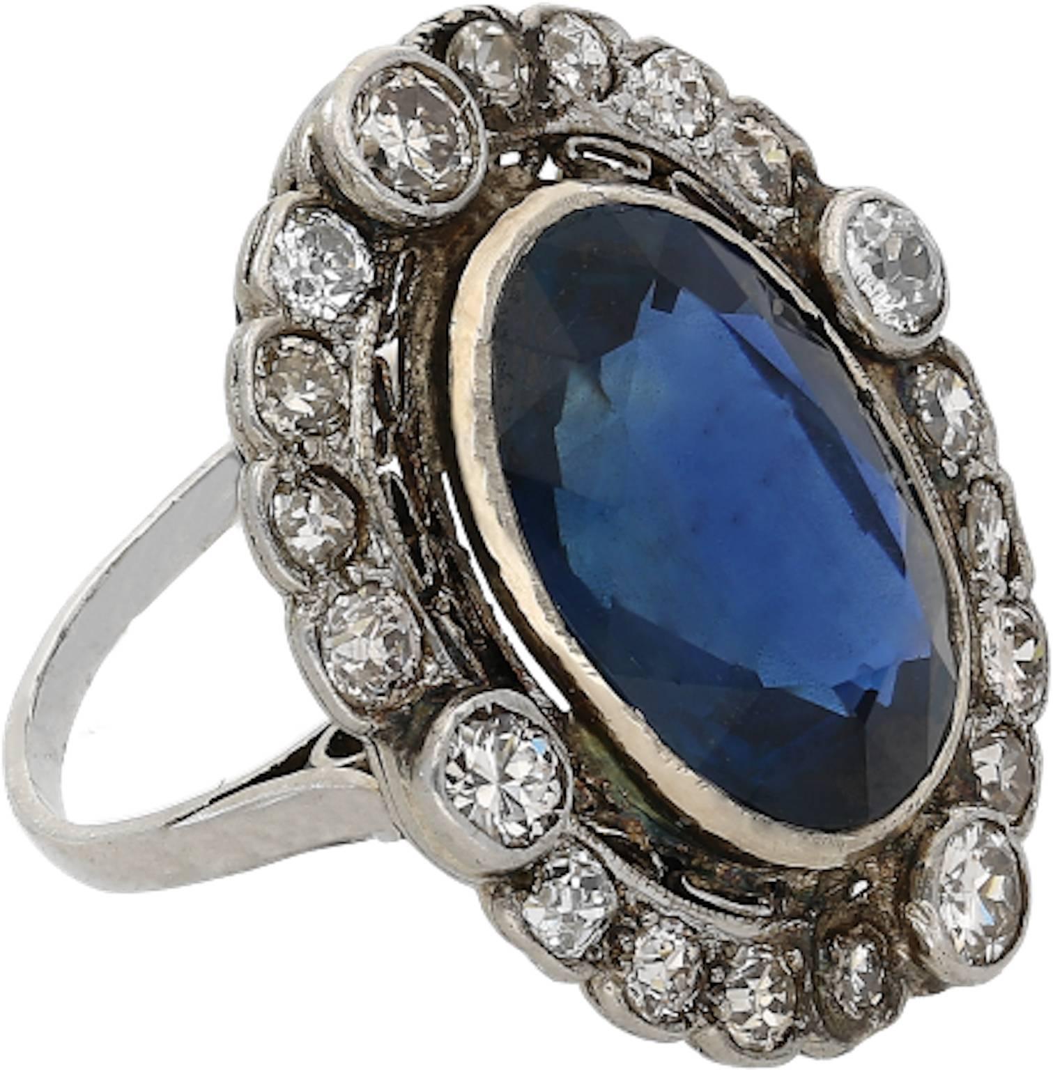 Victorien Bague en saphir ovale et diamant de Birmanie du 19e siècle d'époque victorienne en vente