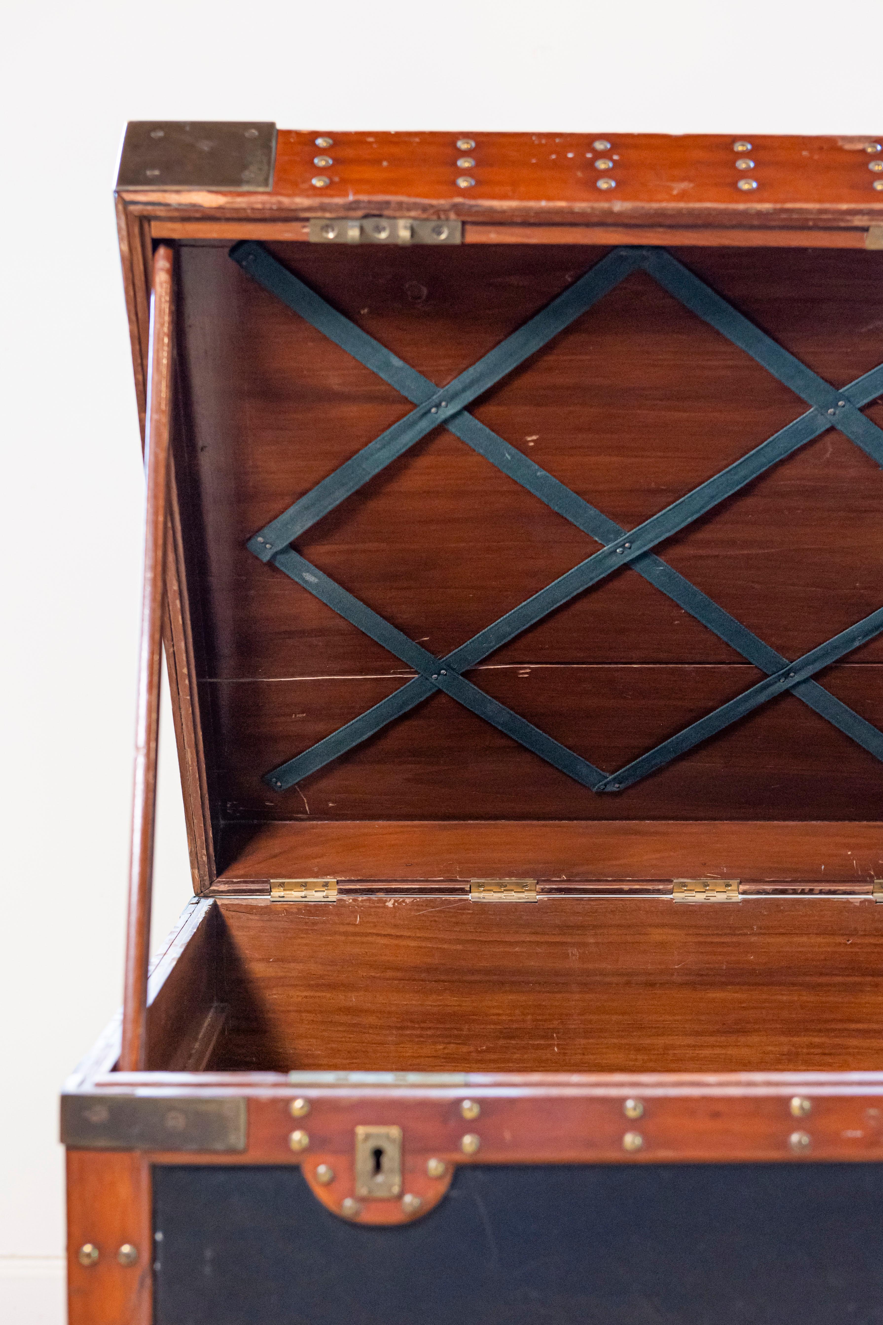 19th Century Victorian Era English Traveling Trunk For Sale at 1stDibs