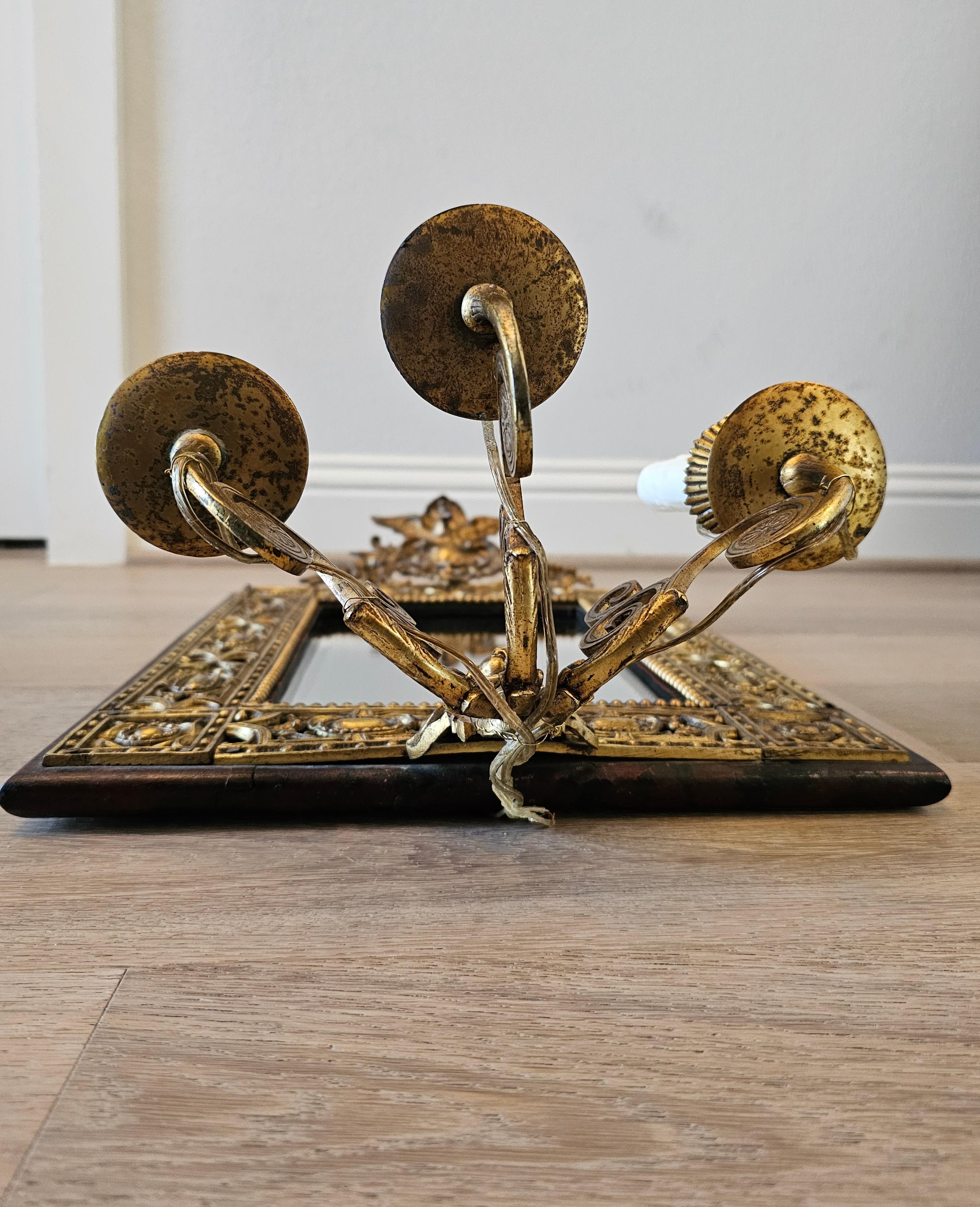 Lampada da parete con specchio montato in bronzo dorato del XIX secolo in vendita 7