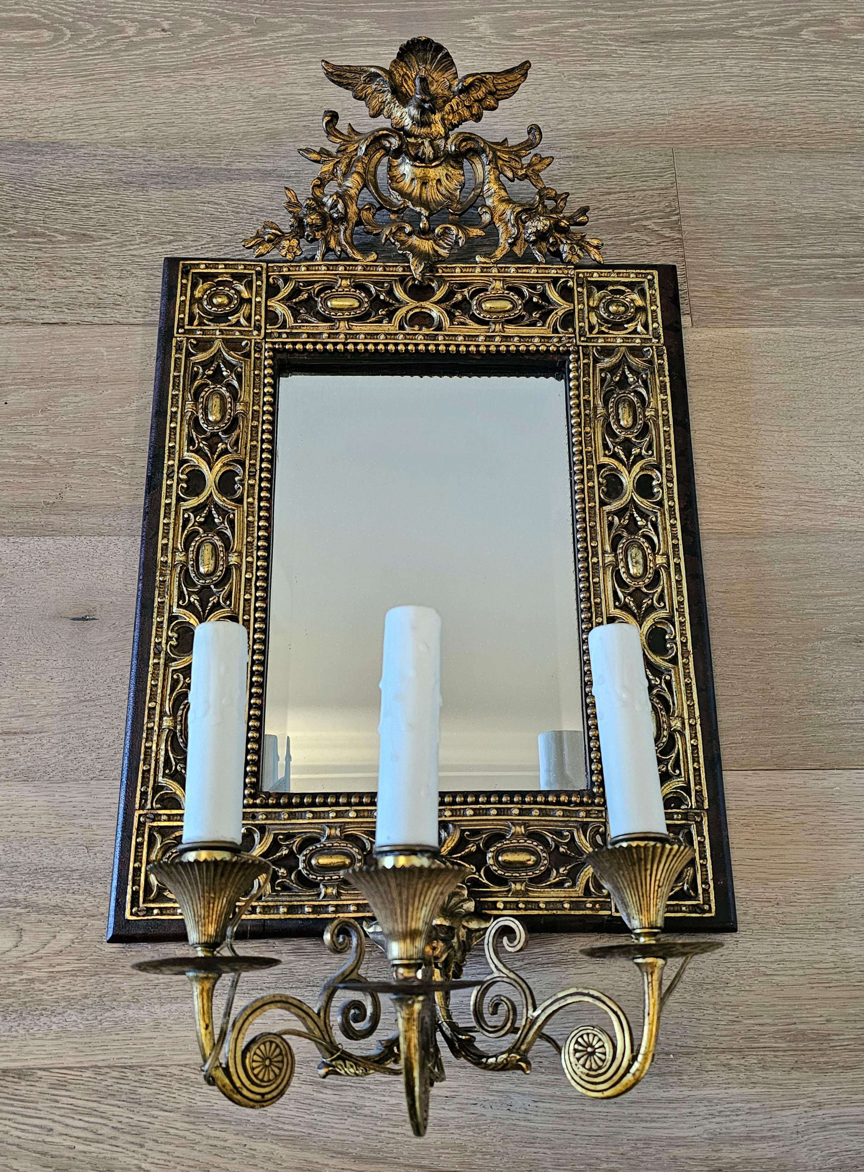 Vittoriano Lampada da parete con specchio montato in bronzo dorato del XIX secolo in vendita