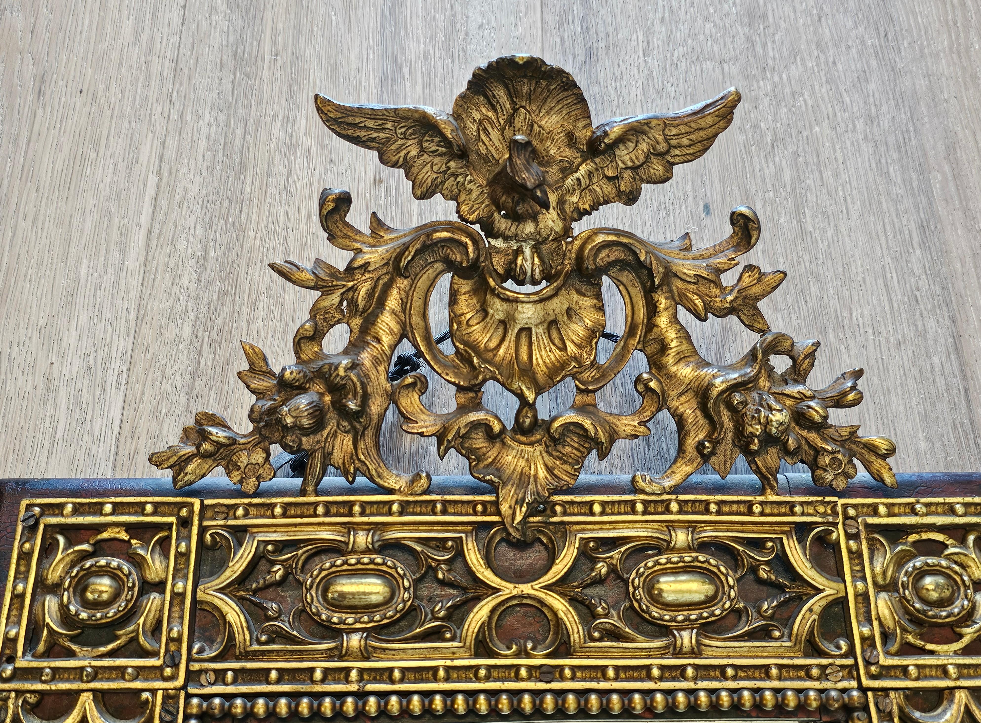 Con perline Lampada da parete con specchio montato in bronzo dorato del XIX secolo in vendita