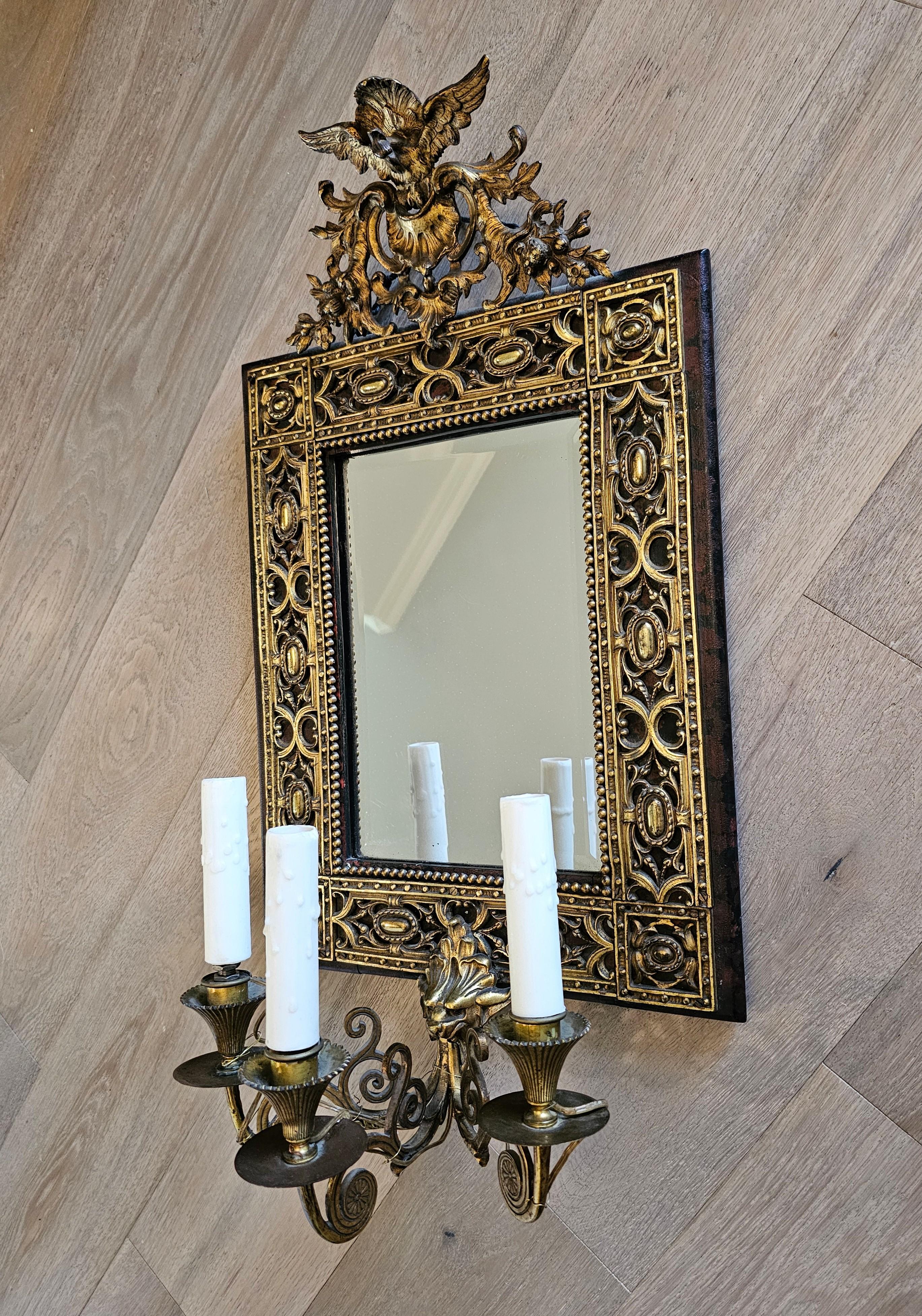 Metallo Lampada da parete con specchio montato in bronzo dorato del XIX secolo in vendita