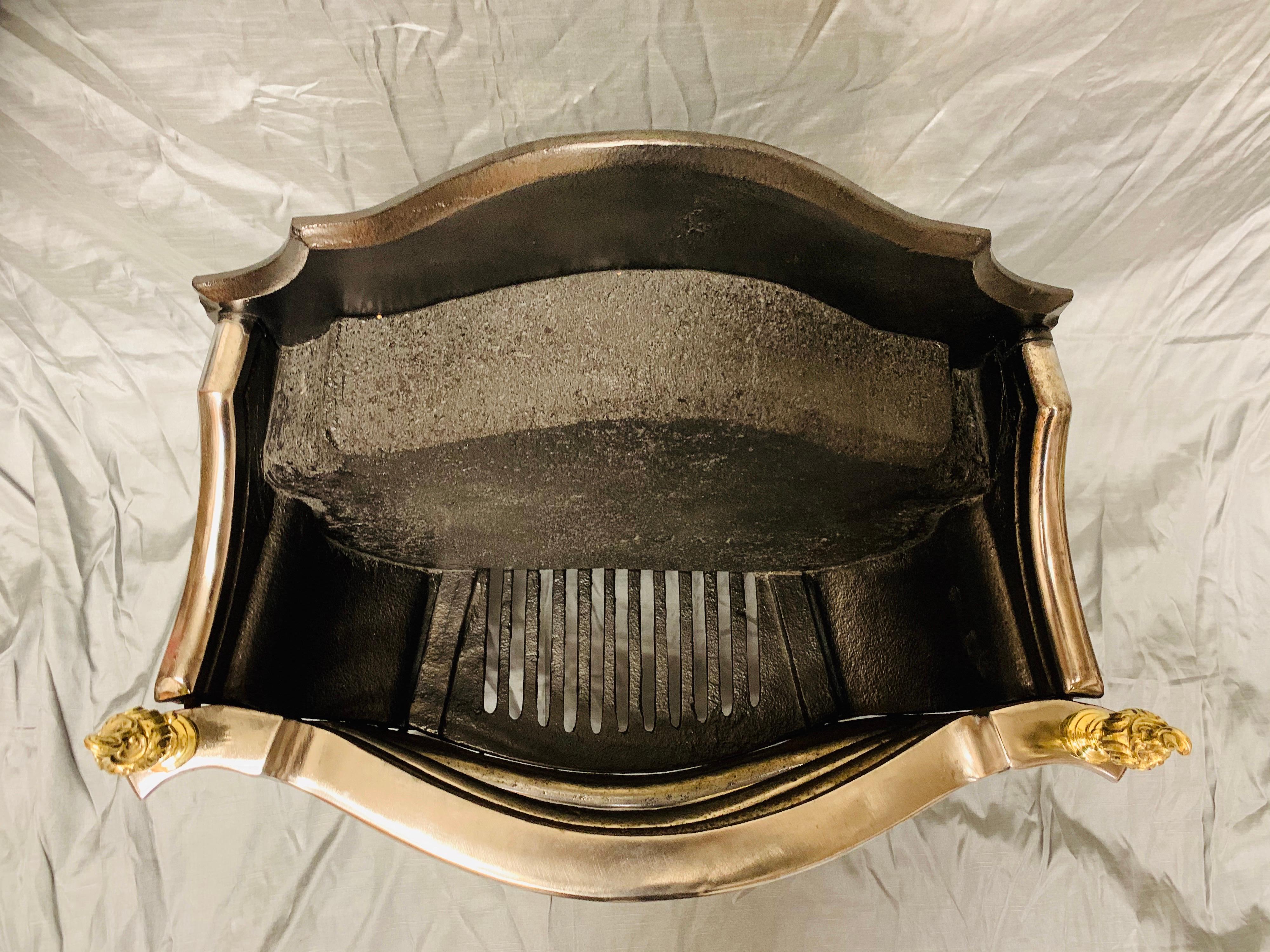 Grille de panier de cheminée victorienne du 19ème siècle de style rococo en vente 3