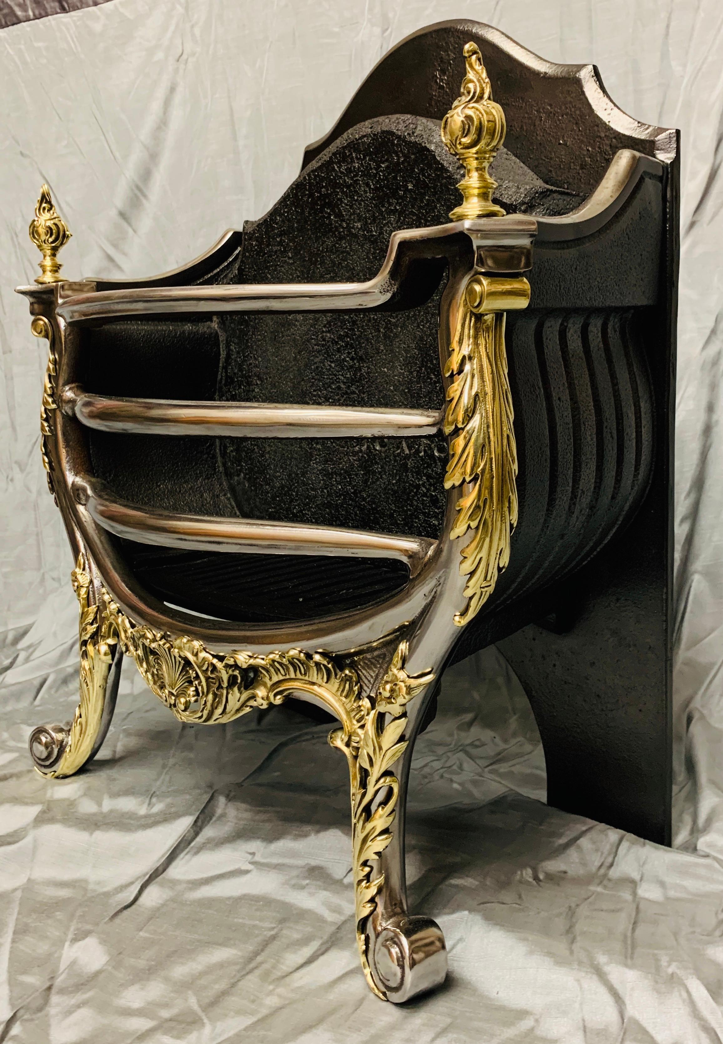 Grille de panier de cheminée victorienne du 19ème siècle de style rococo en vente 4