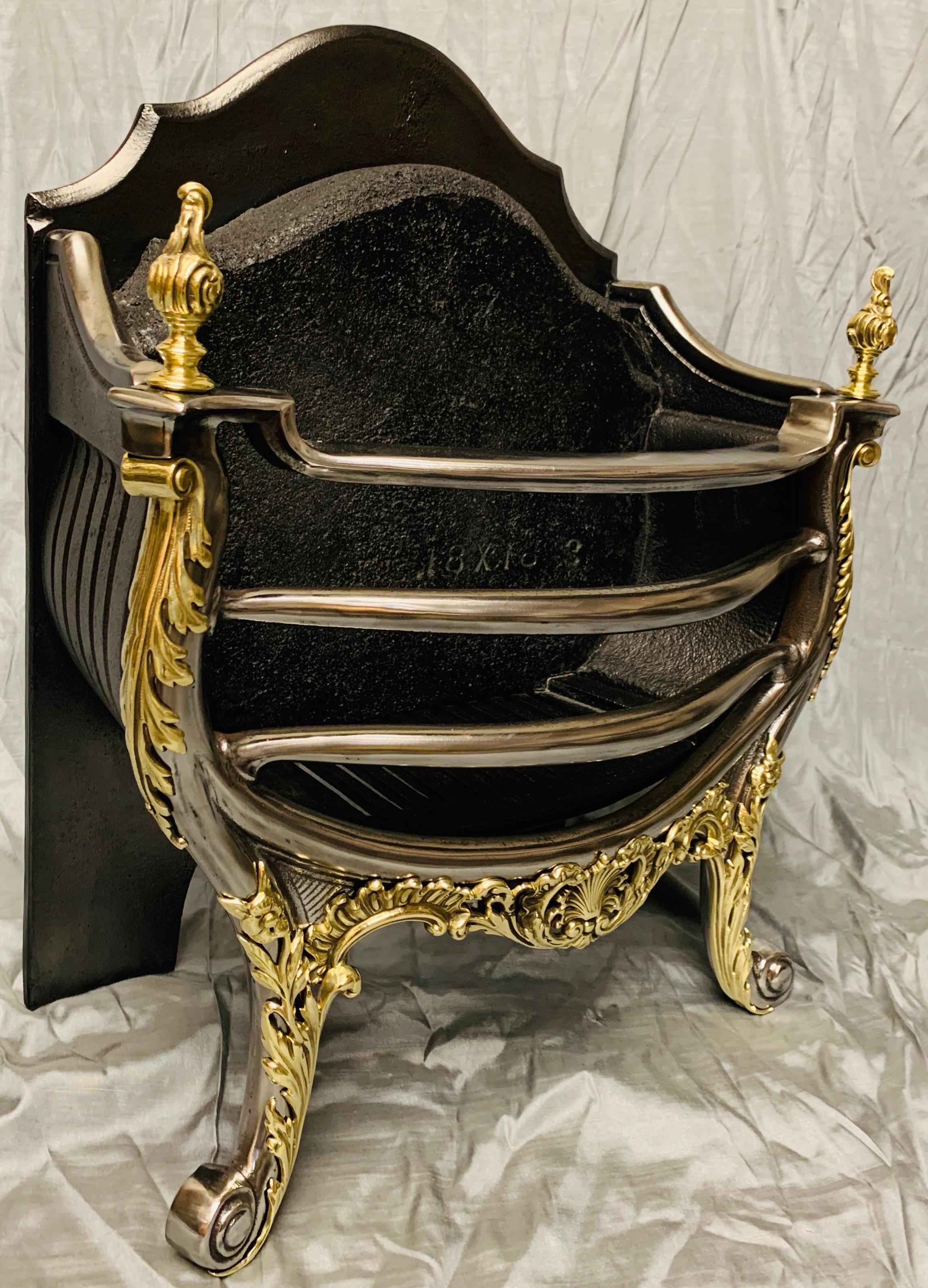 Rococo Grille de panier de cheminée victorienne du 19ème siècle de style rococo en vente