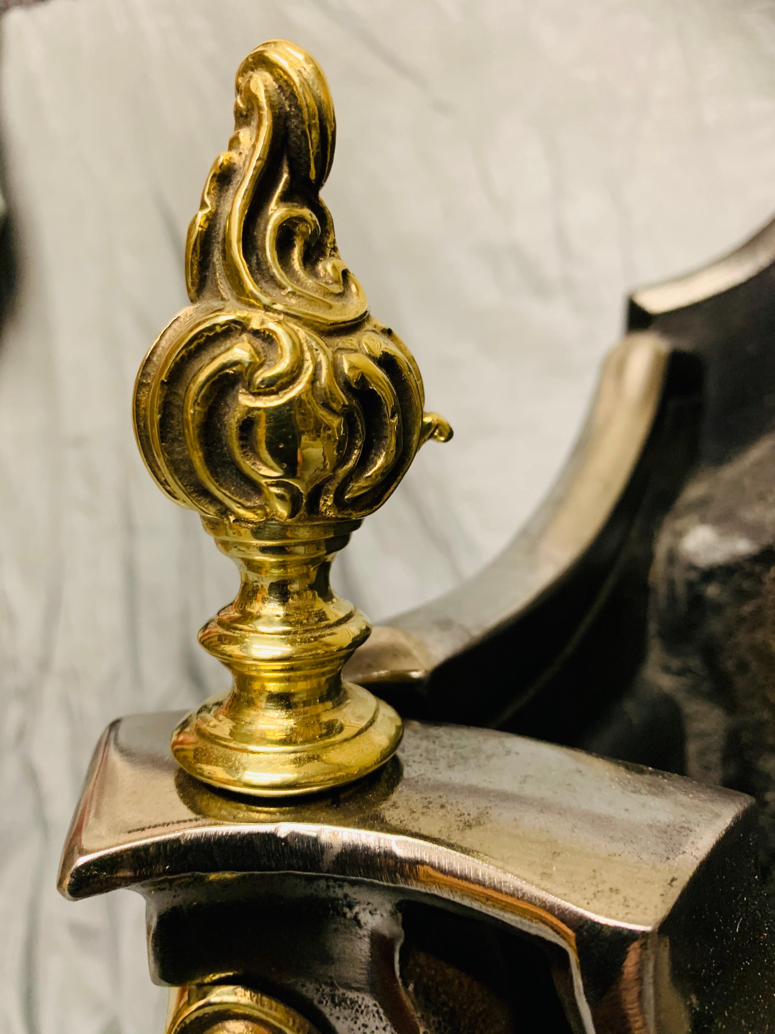 Fin du XIXe siècle Grille de panier de cheminée victorienne du 19ème siècle de style rococo en vente