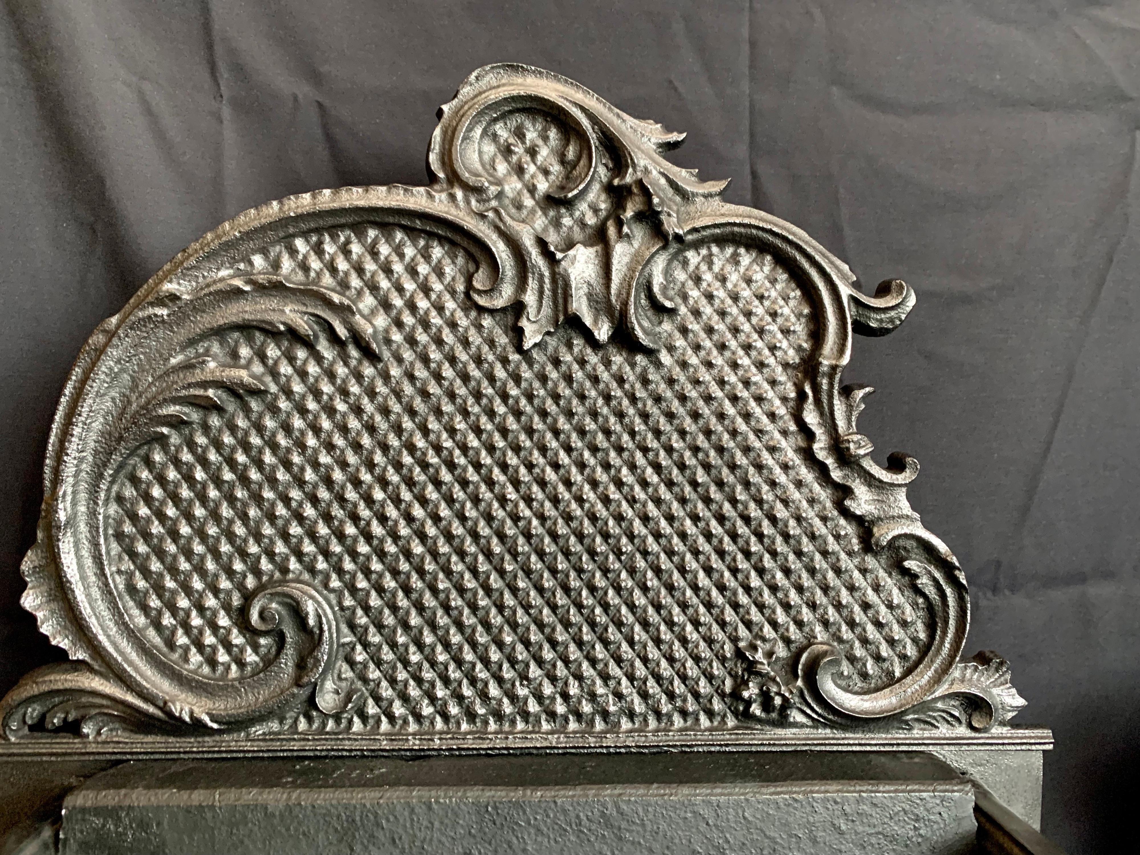 Panier à grille de cheminée de style rococo français victorien du 19ème siècle en laiton et fer en vente 6