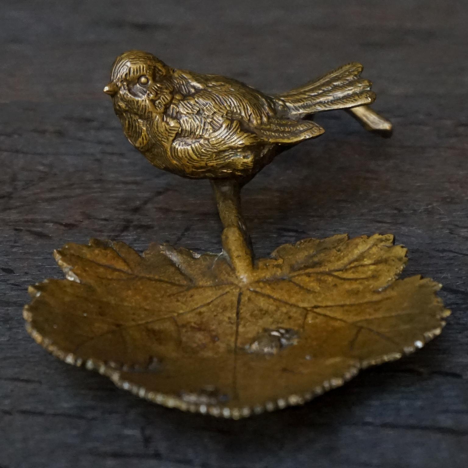 19th Century Victorian Gilt Bronze Leaf Trinket Dish with Sparrow and Beetles For Sale 1
