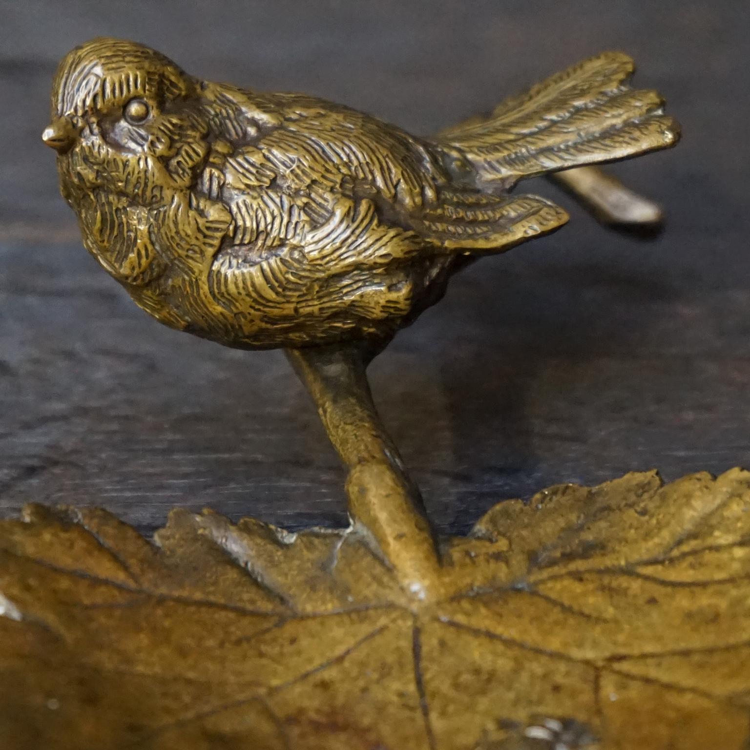 19th Century Victorian Gilt Bronze Leaf Trinket Dish with Sparrow and Beetles For Sale 2