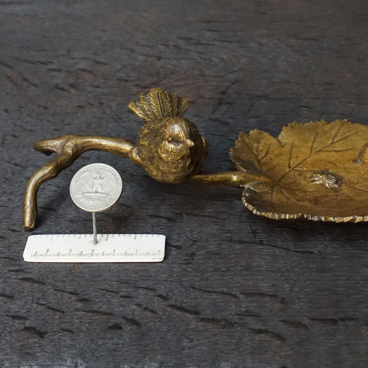 Viktorianische Trinket-Schale aus vergoldeter Bronze mit Blattgold und Käfern aus dem 19. Jahrhundert im Angebot 3