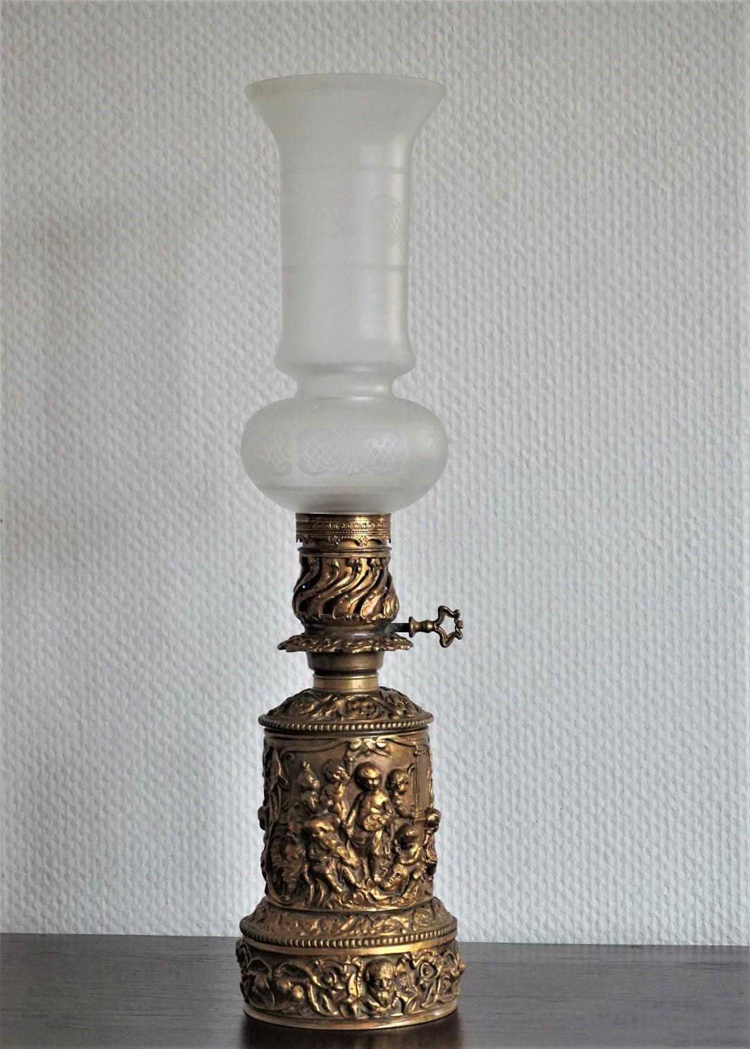 A high quality Victorian oil lamp of solid gilt bronze in high relief with tall etched glass shade, circa 1870-1890. This lamp has been converted to electric in the early 1930s.
One E14 light bulb socket
Dimensions:
Total height 22.50 in (57