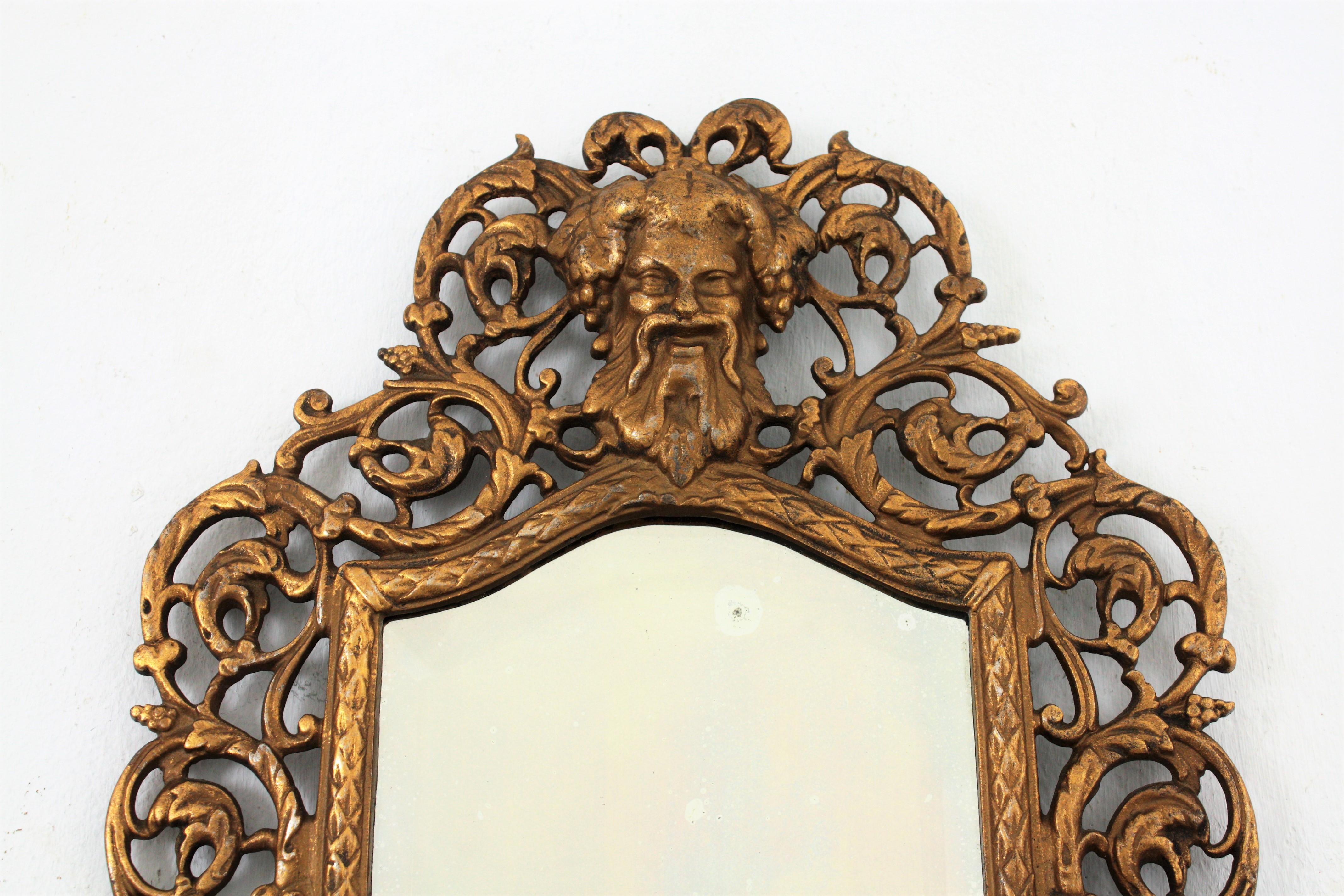 Petite Victorian Wall Mirror in Gilt Iron In Excellent Condition In Barcelona, ES