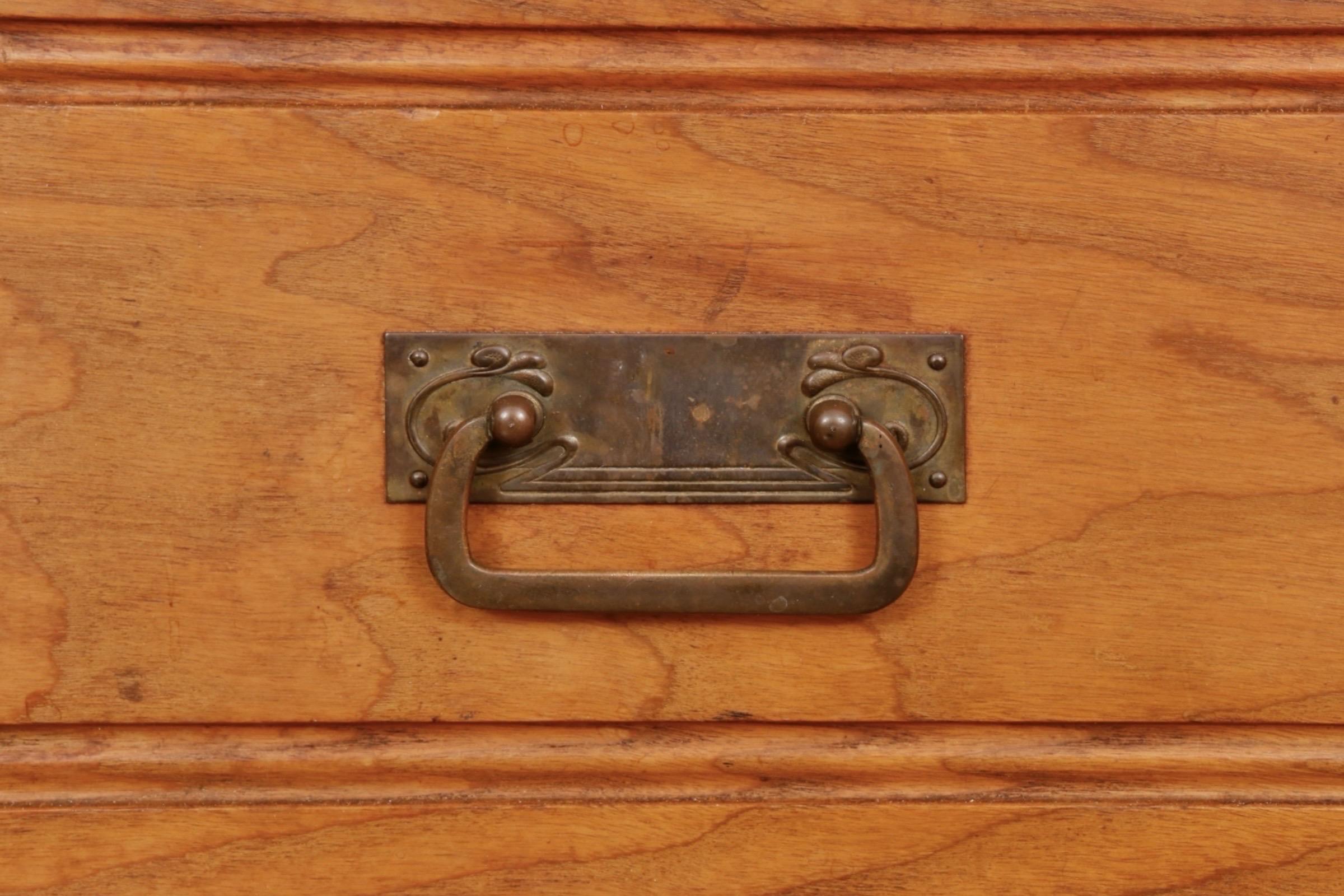 19th Century Victorian Glass Front Cabinet For Sale 4