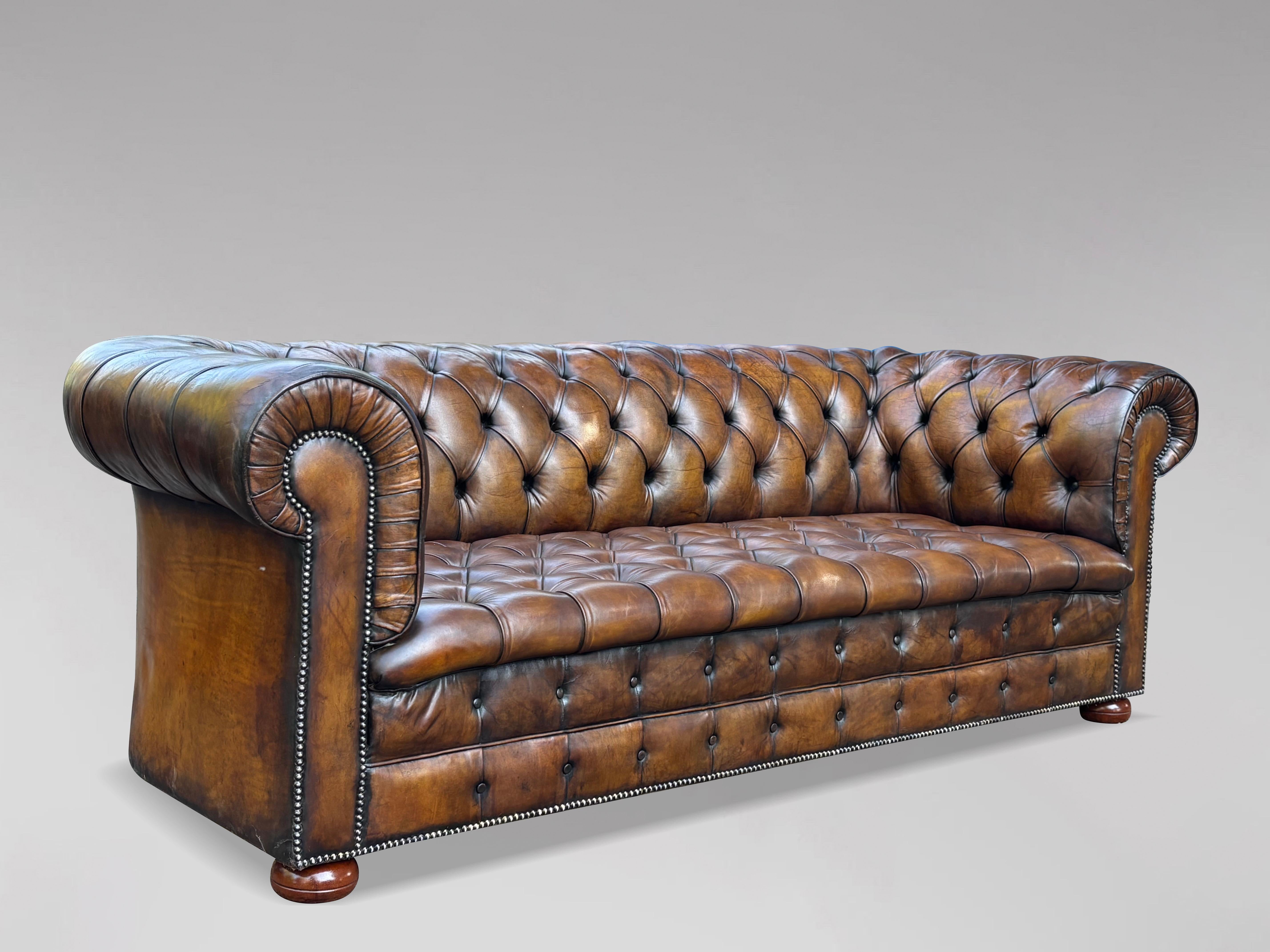19. Jahrhundert Viktorianisches goldbraunes Leder 3-Sitzer Chesterfield Sofa im Angebot 6