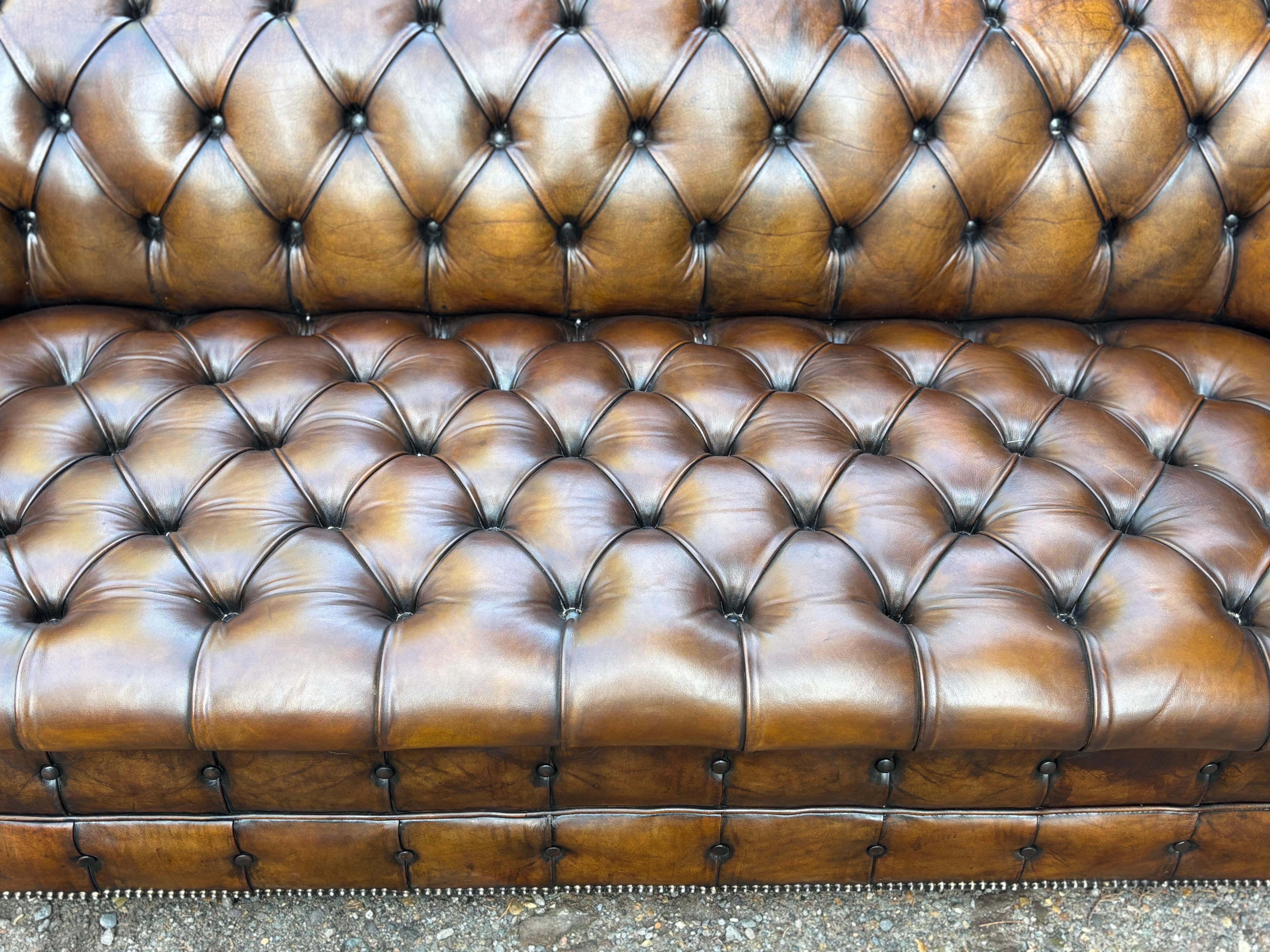 19. Jahrhundert Viktorianisches goldbraunes Leder 3-Sitzer Chesterfield Sofa im Angebot 4