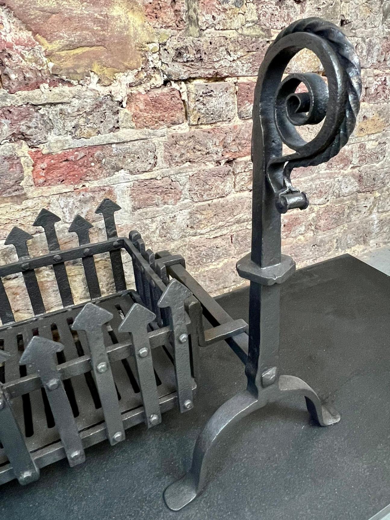 19th Century Victorian Gothic Fireplace Grate In Good Condition For Sale In London, GB