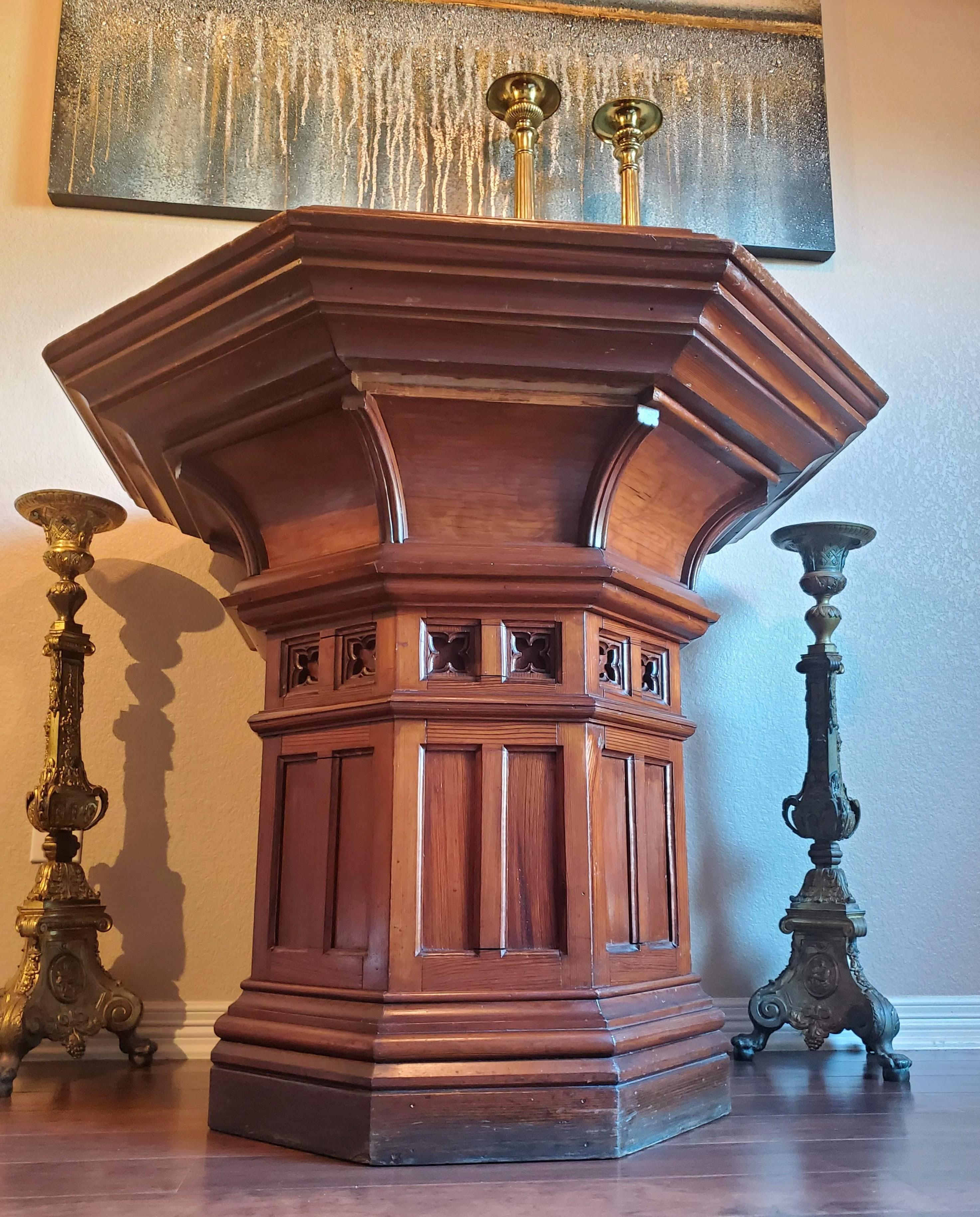 Viktorianischer Gothic Revival Ecclesiastical Altartisch des 19. Jahrhunderts, Pugin zugeschrieben (Holz) im Angebot