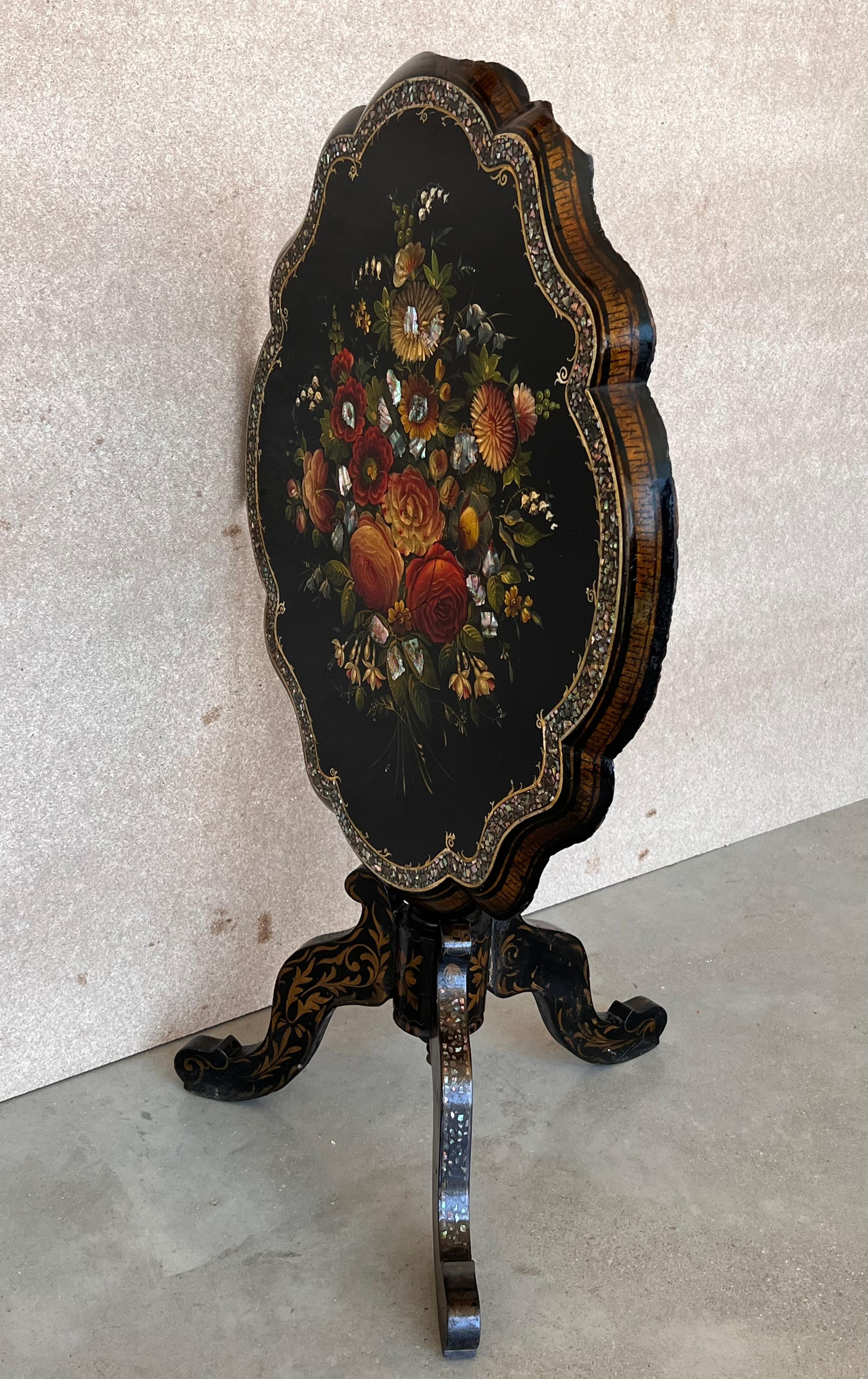 19th Century Victorian Hand Painted & Ebonized Tilt-Top Side Table with inlays In Good Condition For Sale In Miami, FL