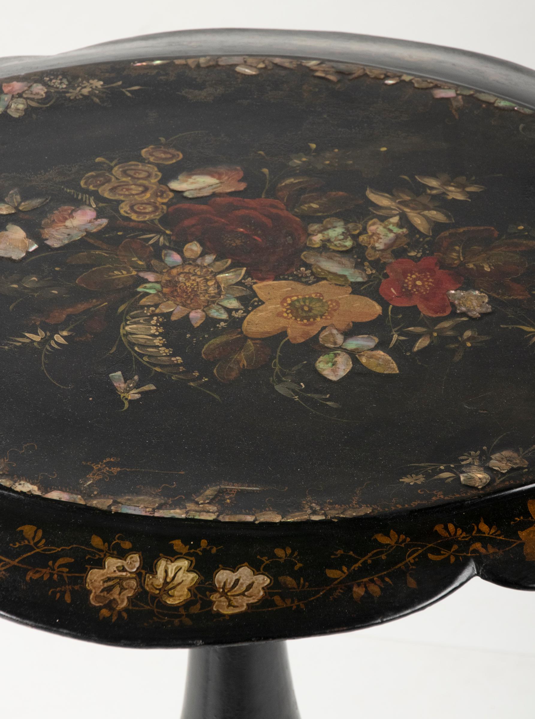French 19th Century Victorian Hand Painted Tilt-Top Side Table For Sale