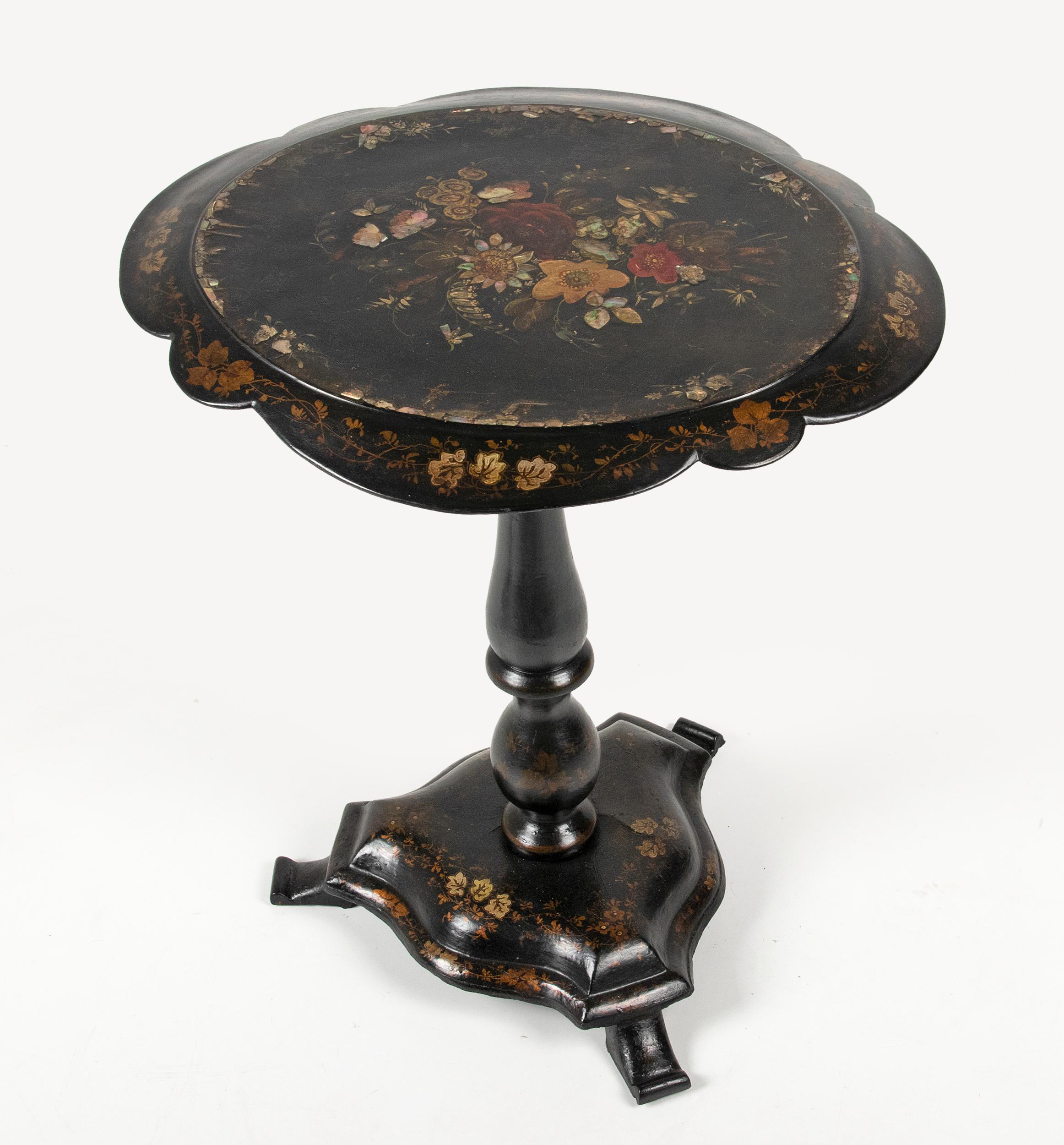 Mother-of-Pearl 19th Century Victorian Hand Painted Tilt-Top Side Table For Sale