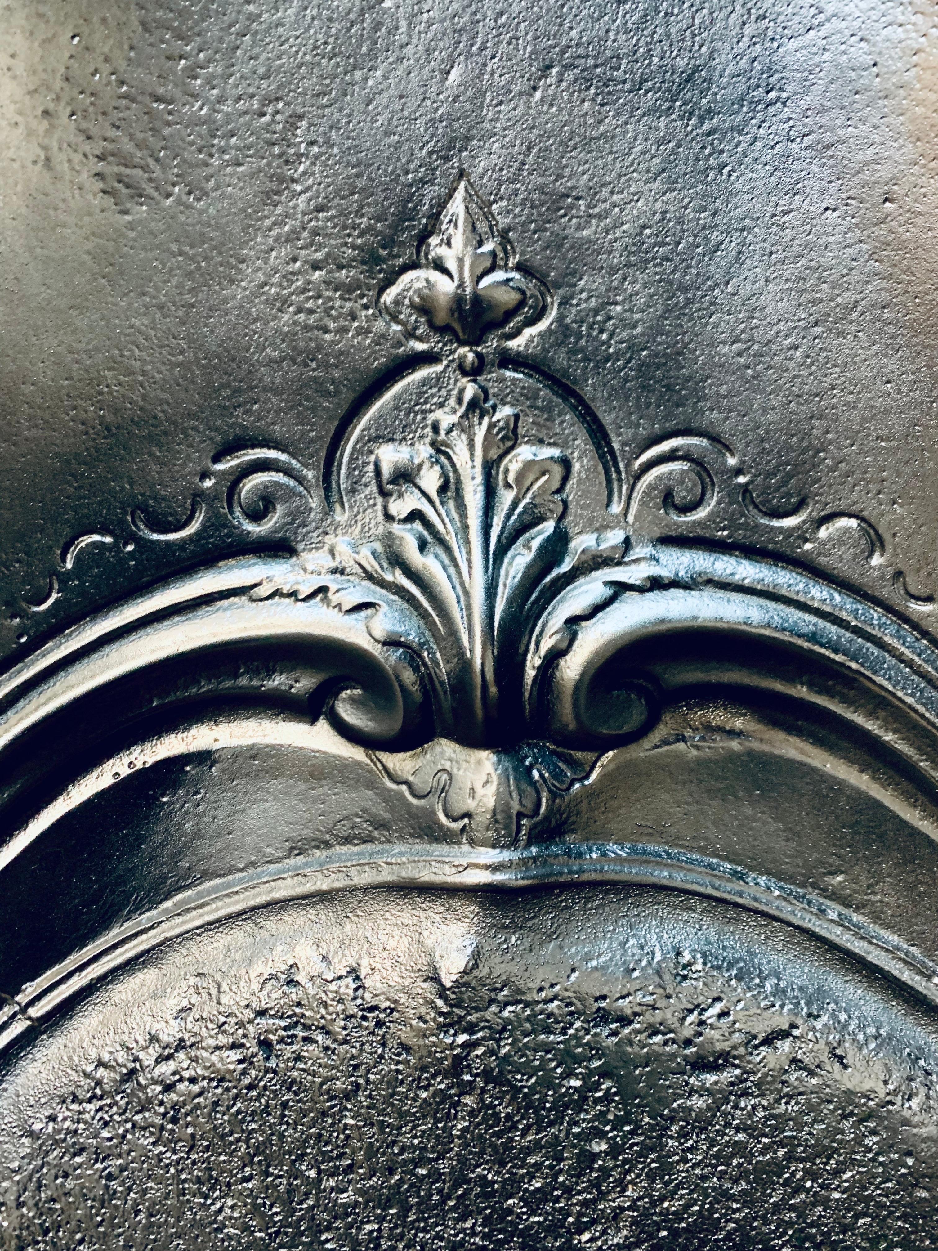 Victorien Insert de cheminée victorien en fonte en fer à cheval du 19ème siècle en vente