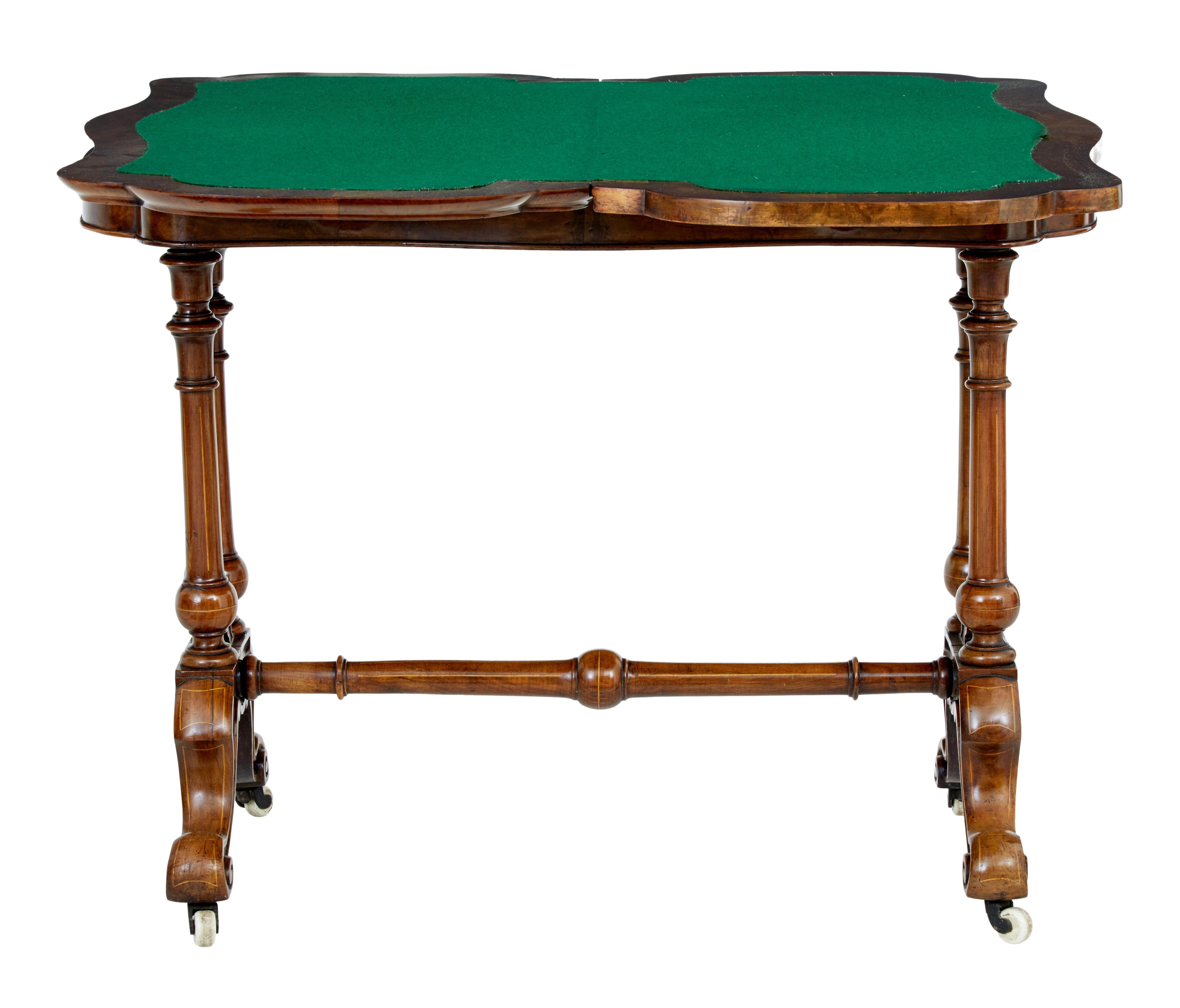 Panno verde Tavolo da gioco vittoriano in noce intarsiato del XIX secolo in vendita