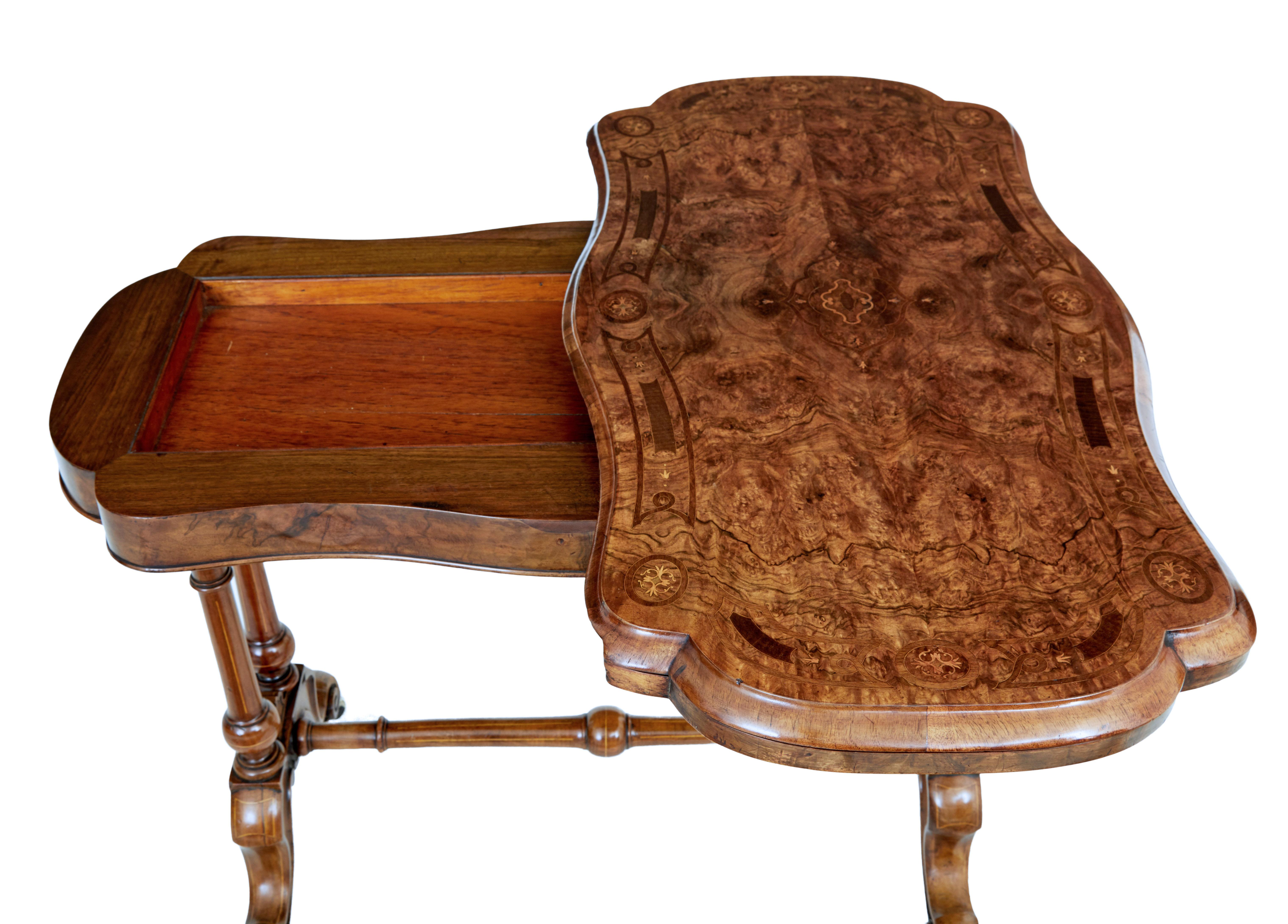 Viktorianischer Kartentisch aus Nussbaum mit Intarsien aus dem 19. (Walnuss) im Angebot