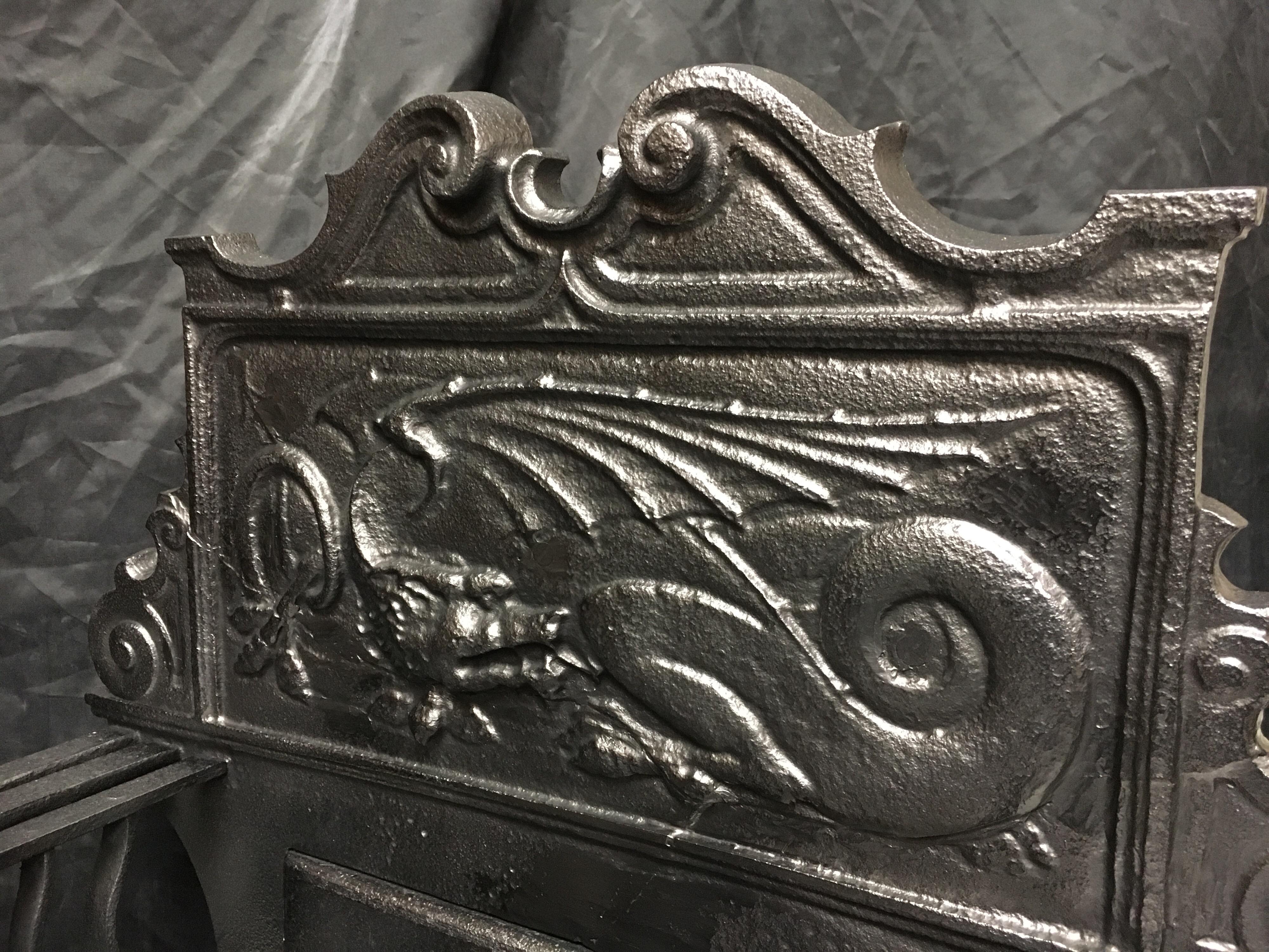 19. Jahrhundert viktorianischer Feuerrostkorb mit originaler Kapuze aus Eisen in ästhetischem Stil (Spätes 19. Jahrhundert) im Angebot