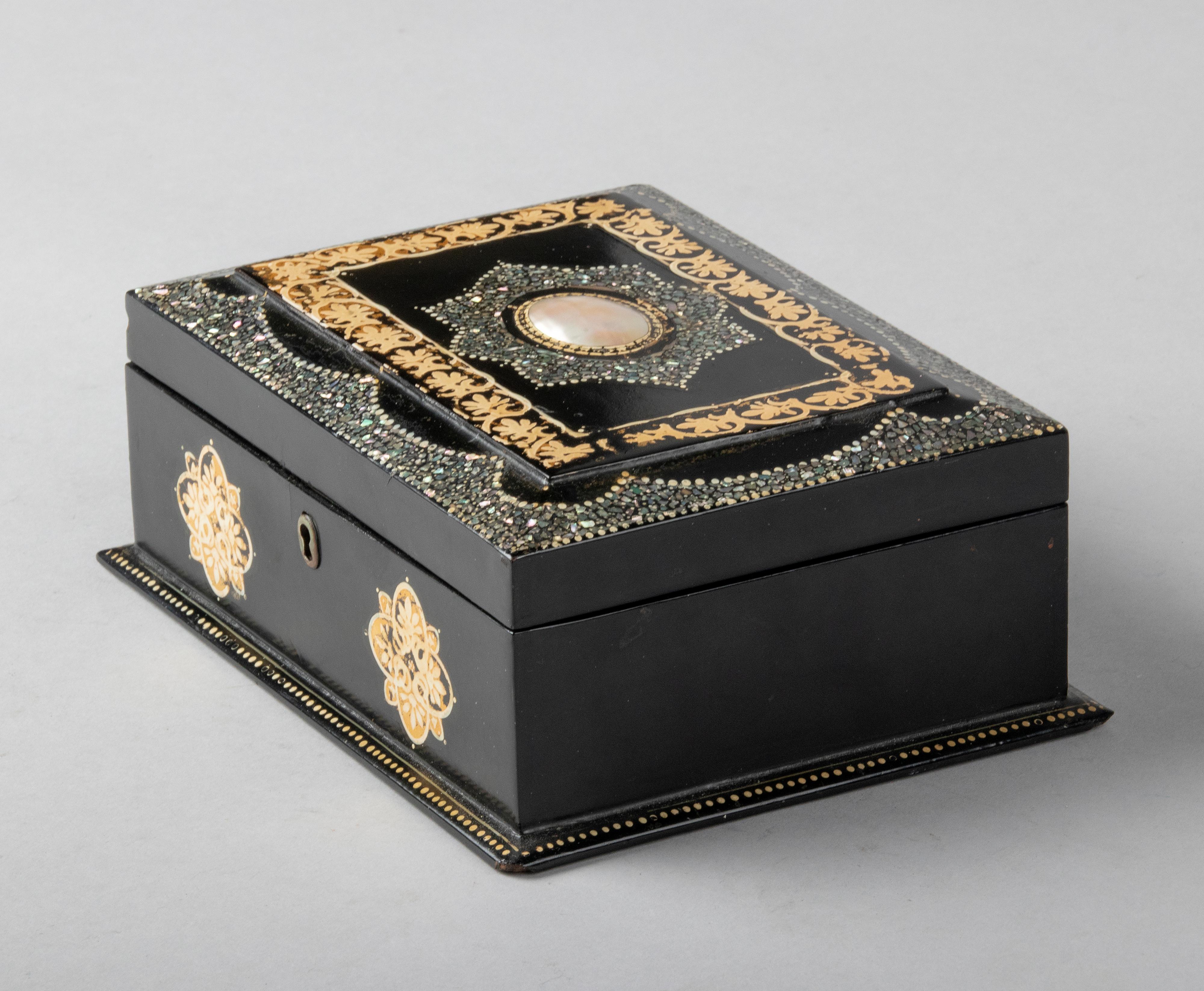 Britannique Boîte à bijoux victorienne du 19e siècle en vente