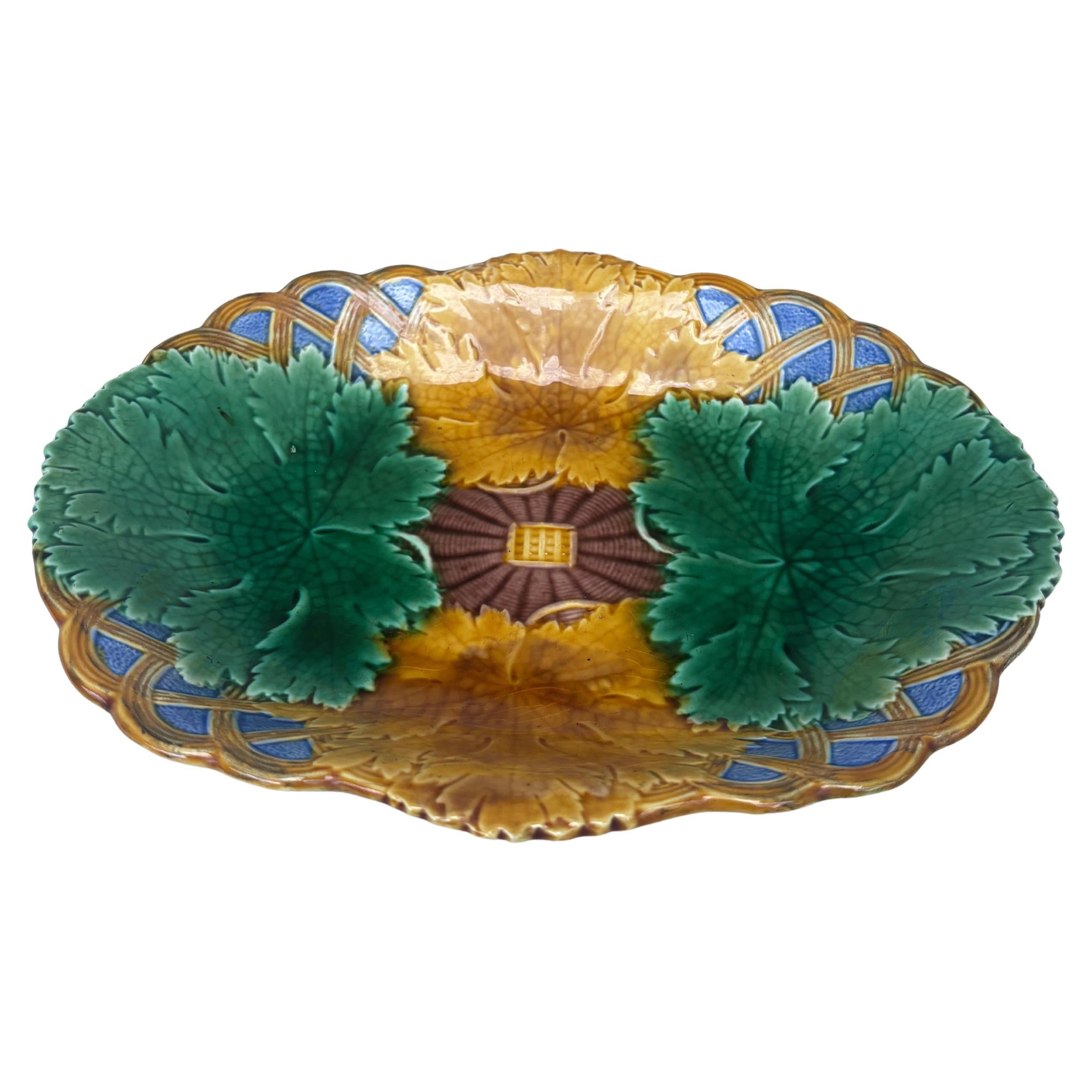 Victorien 19ème siècle Victorian Leaves Platter Wedgwood en vente