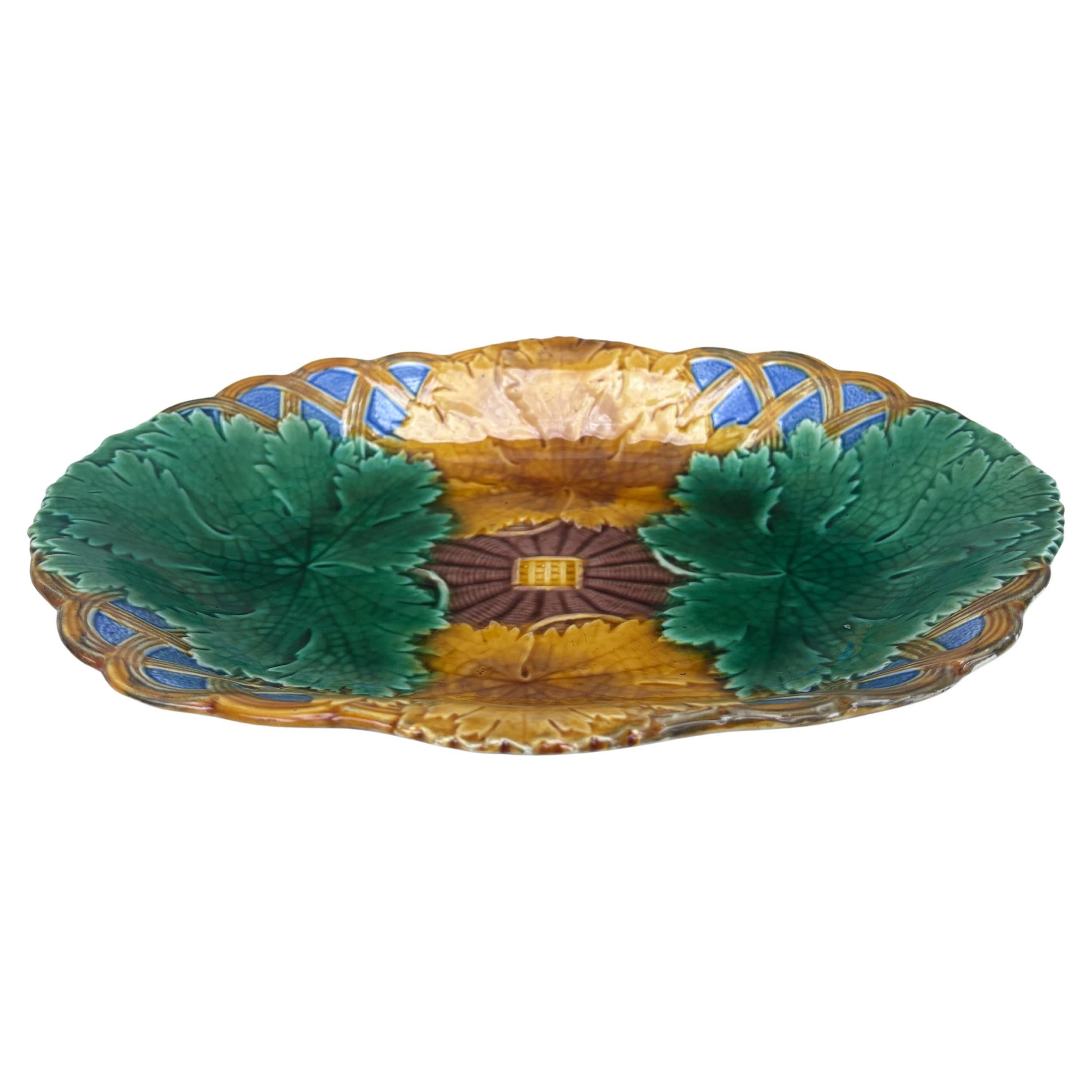 Britannique 19ème siècle Victorian Leaves Platter Wedgwood en vente