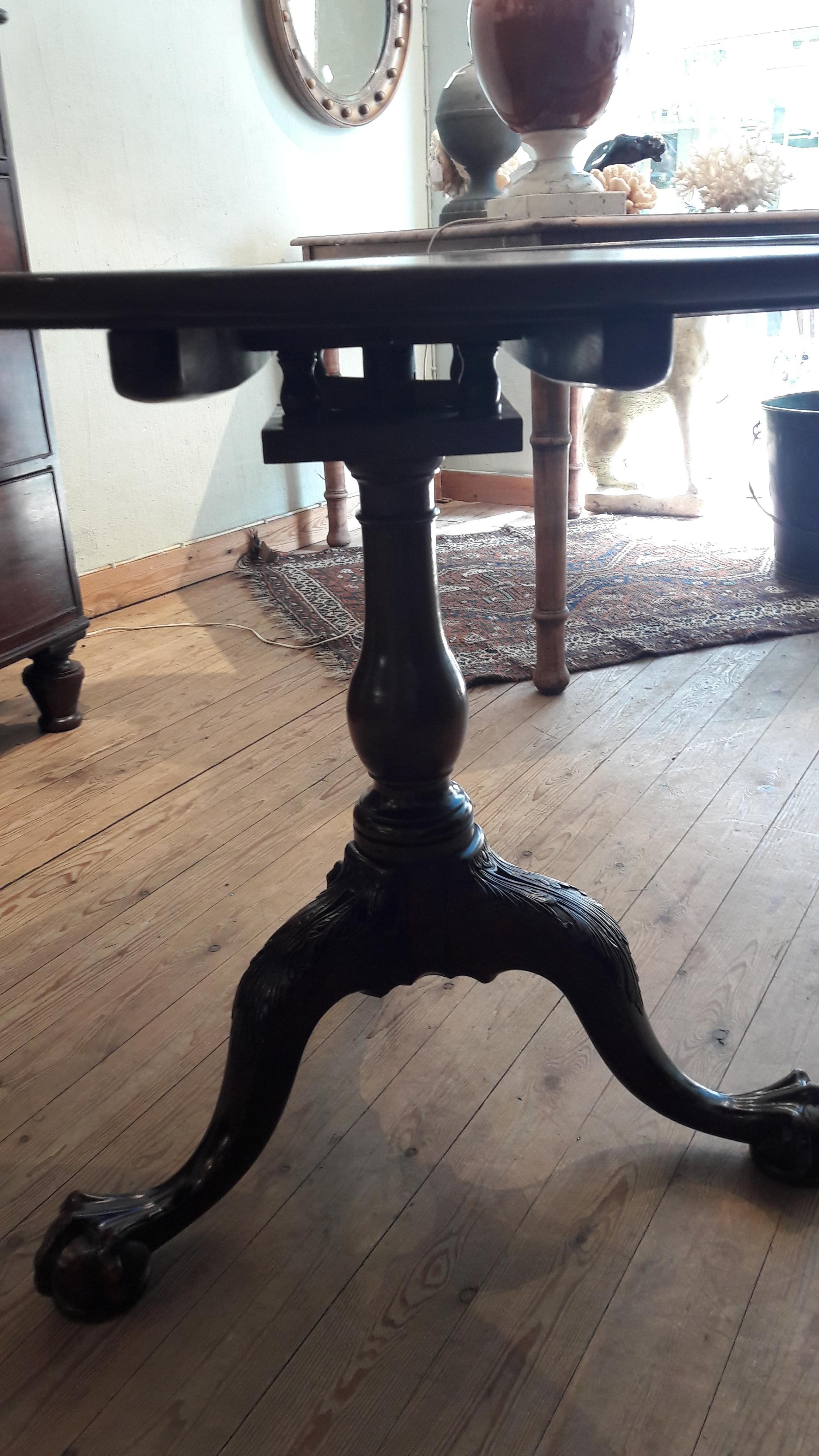 Polished 19th Century Victorian Mahogany Centre Table For Sale