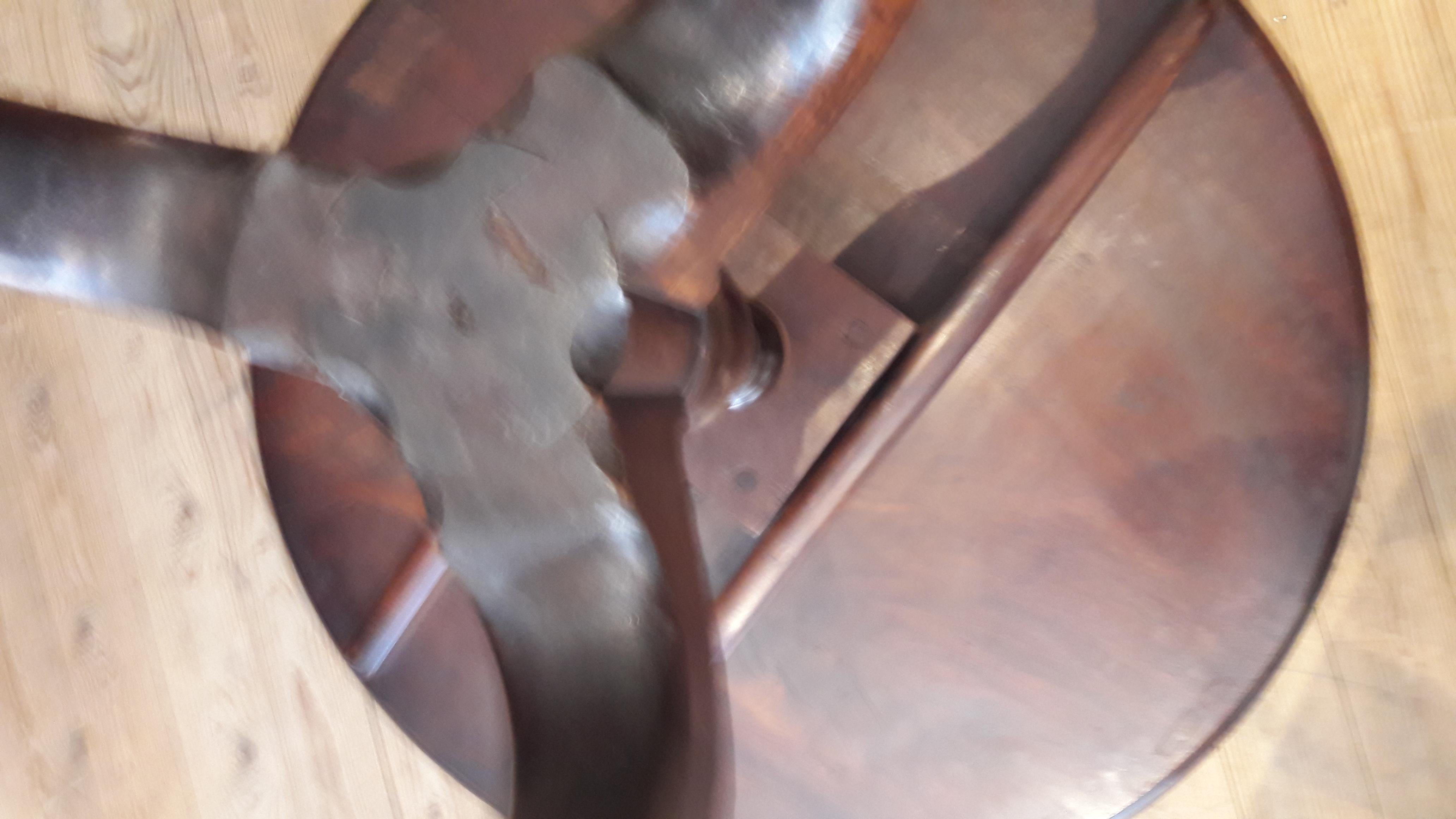 19th Century Victorian Mahogany Centre Table In Fair Condition For Sale In Antwerp, Antwerp