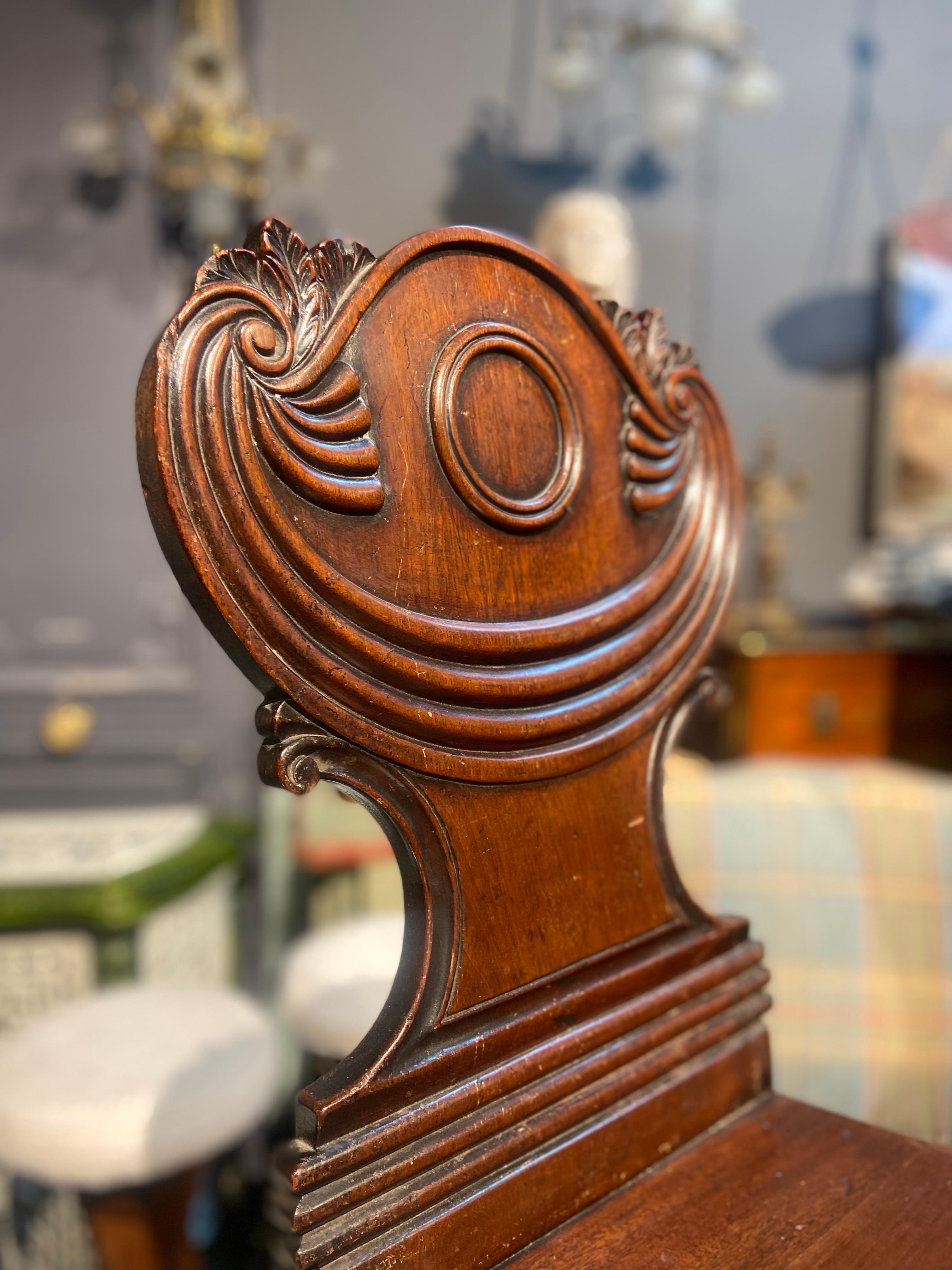 19th Century Victorian Mahogany Chair with Oval Hand Carved Back In Good Condition For Sale In Sofia, BG
