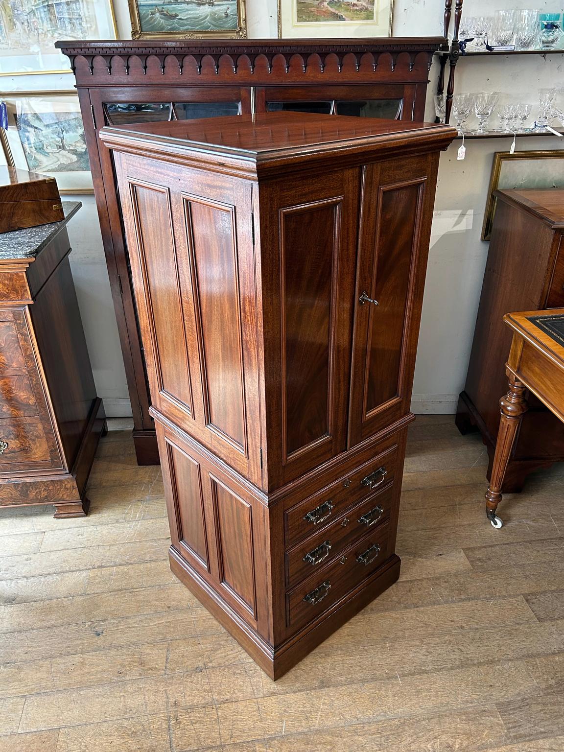 English 19th Century Victorian Mahogany Chest & Cupboard For Sale