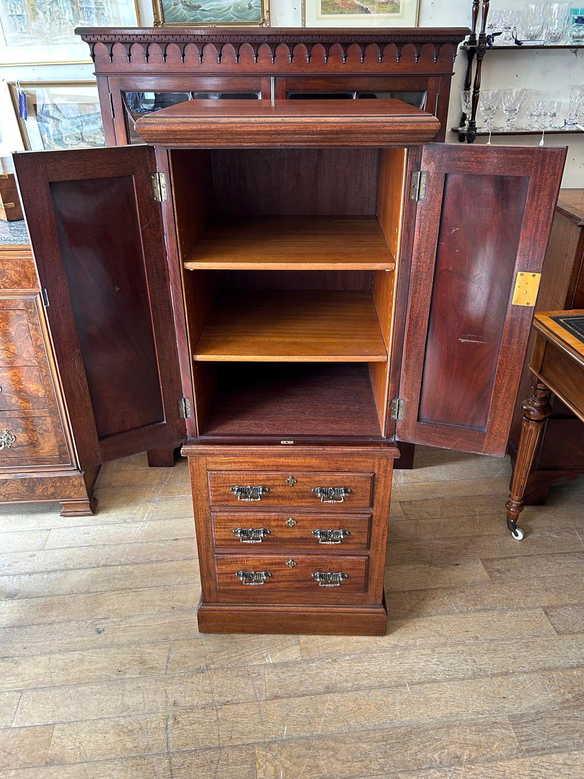 19th Century Victorian Mahogany Chest & Cupboard For Sale 1