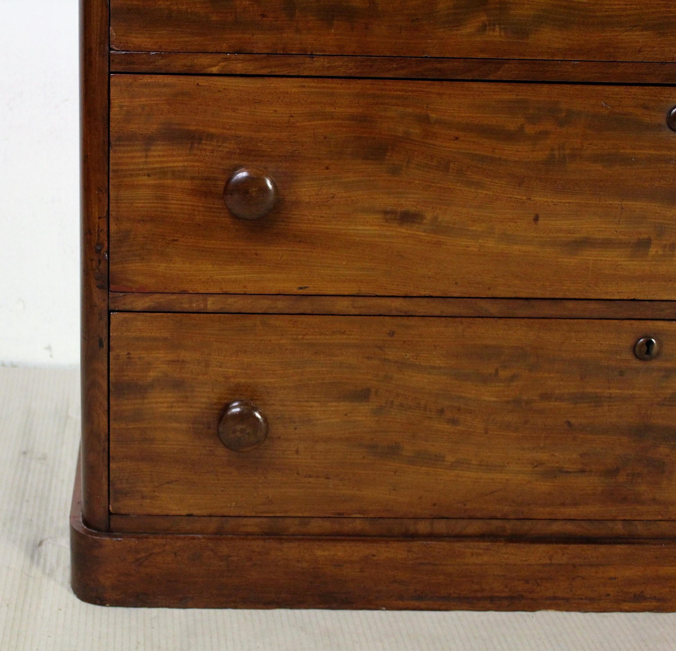 19th Century Victorian Mahogany Chest of Drawers In Good Condition In Poling, West Sussex