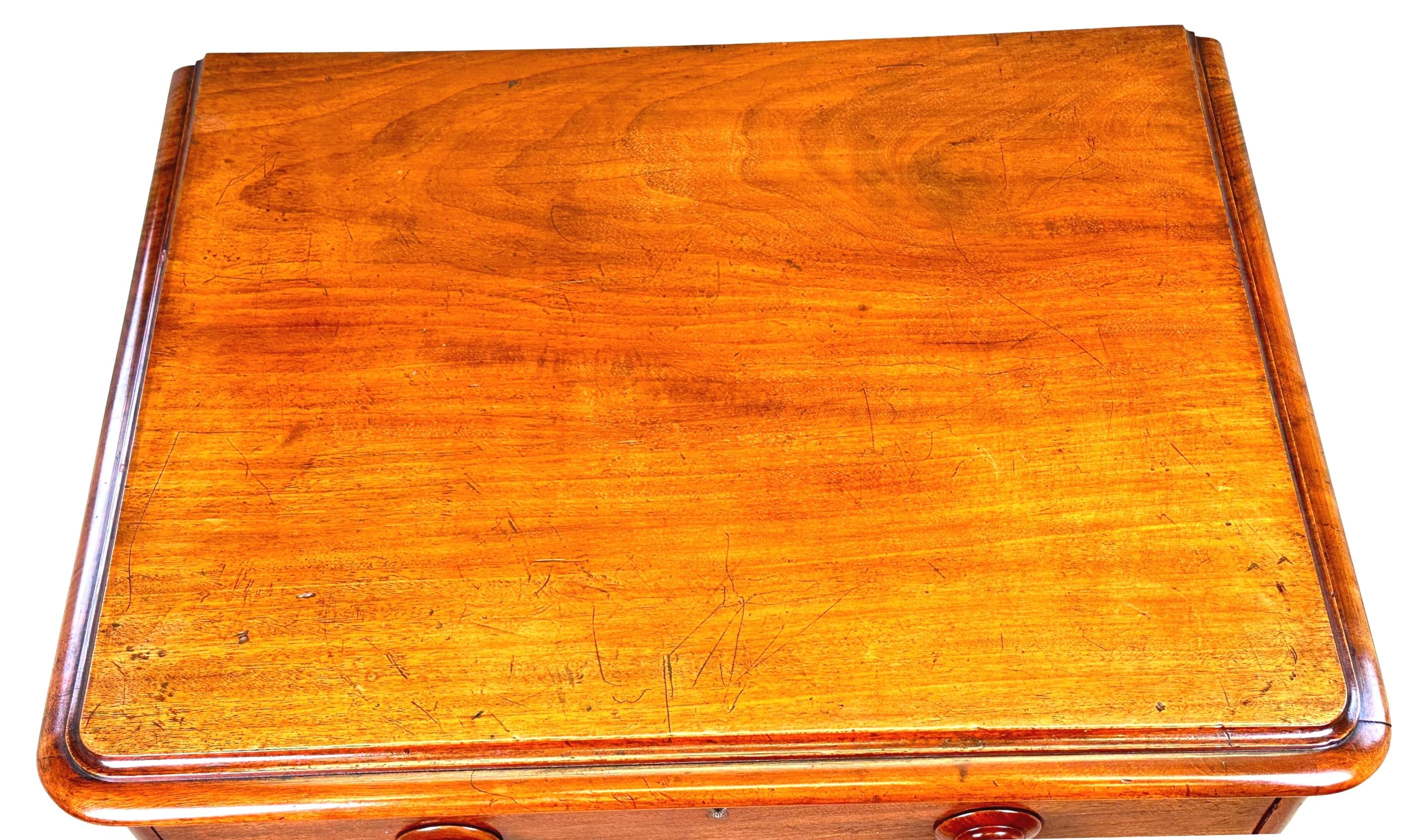 19th Century Victorian Mahogany Chest Of Drawers For Sale 1