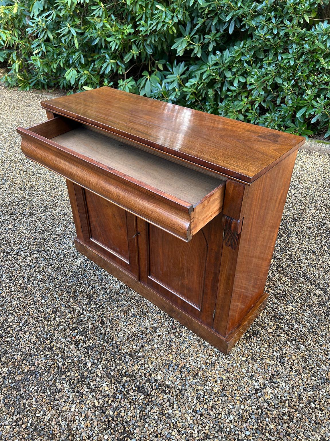 19th Century Victorian Mahogany Chiffonier For Sale 6