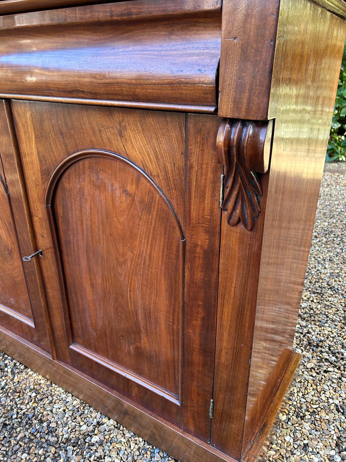19th Century Victorian Mahogany Chiffonier For Sale 3