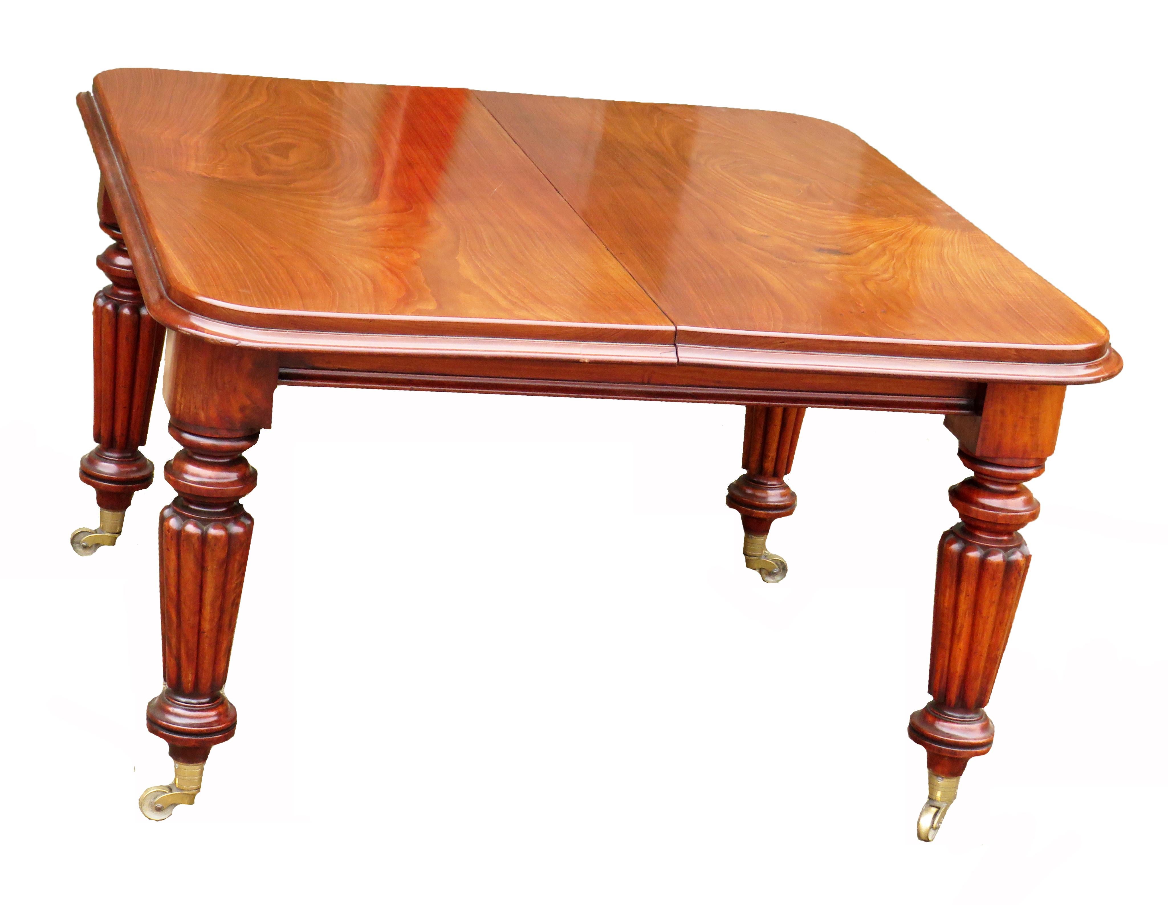 19th Century Victorian Mahogany Extending Dining Table In Good Condition In Bedfordshire, GB